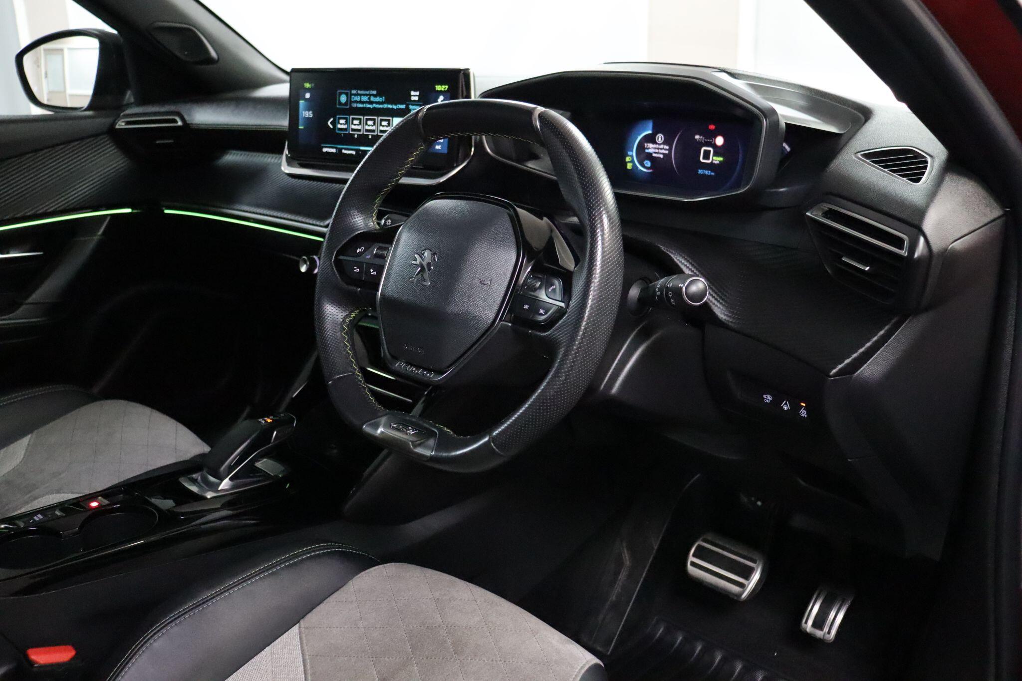Peugeot E-2008 view 5