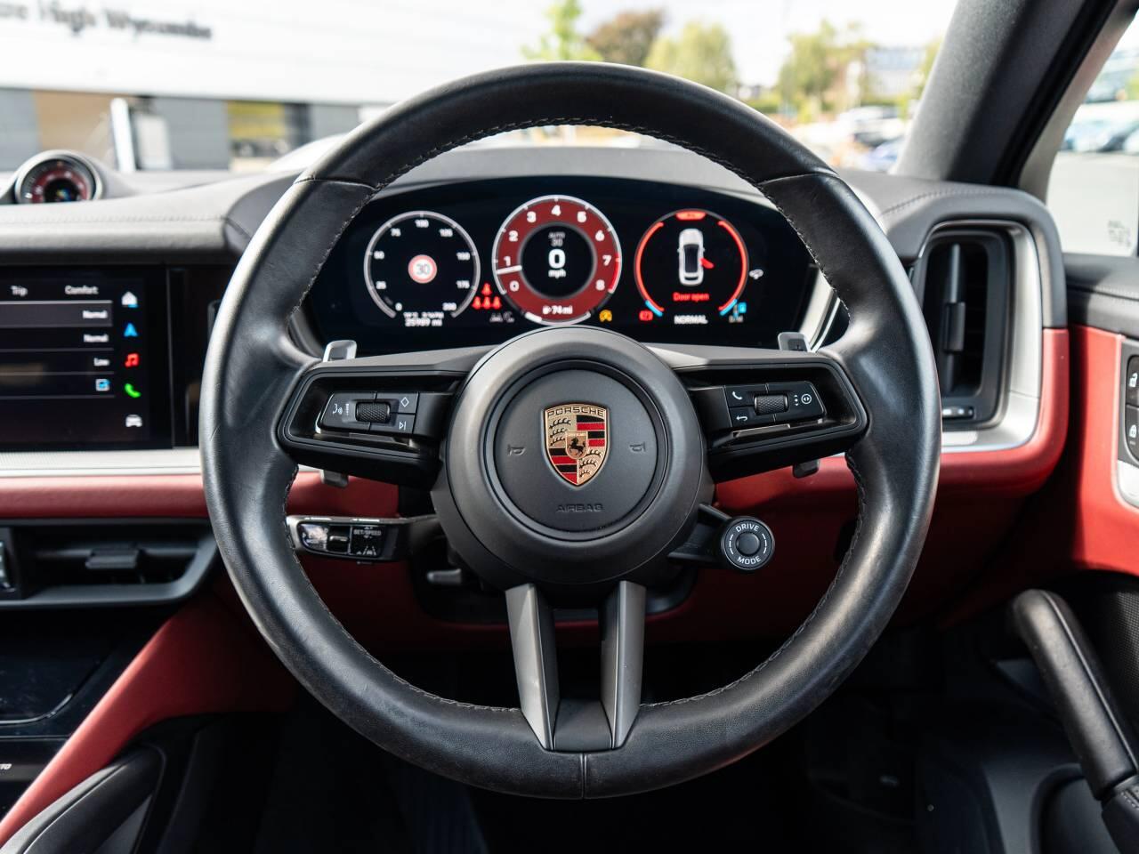 Porsche Cayenne view 21