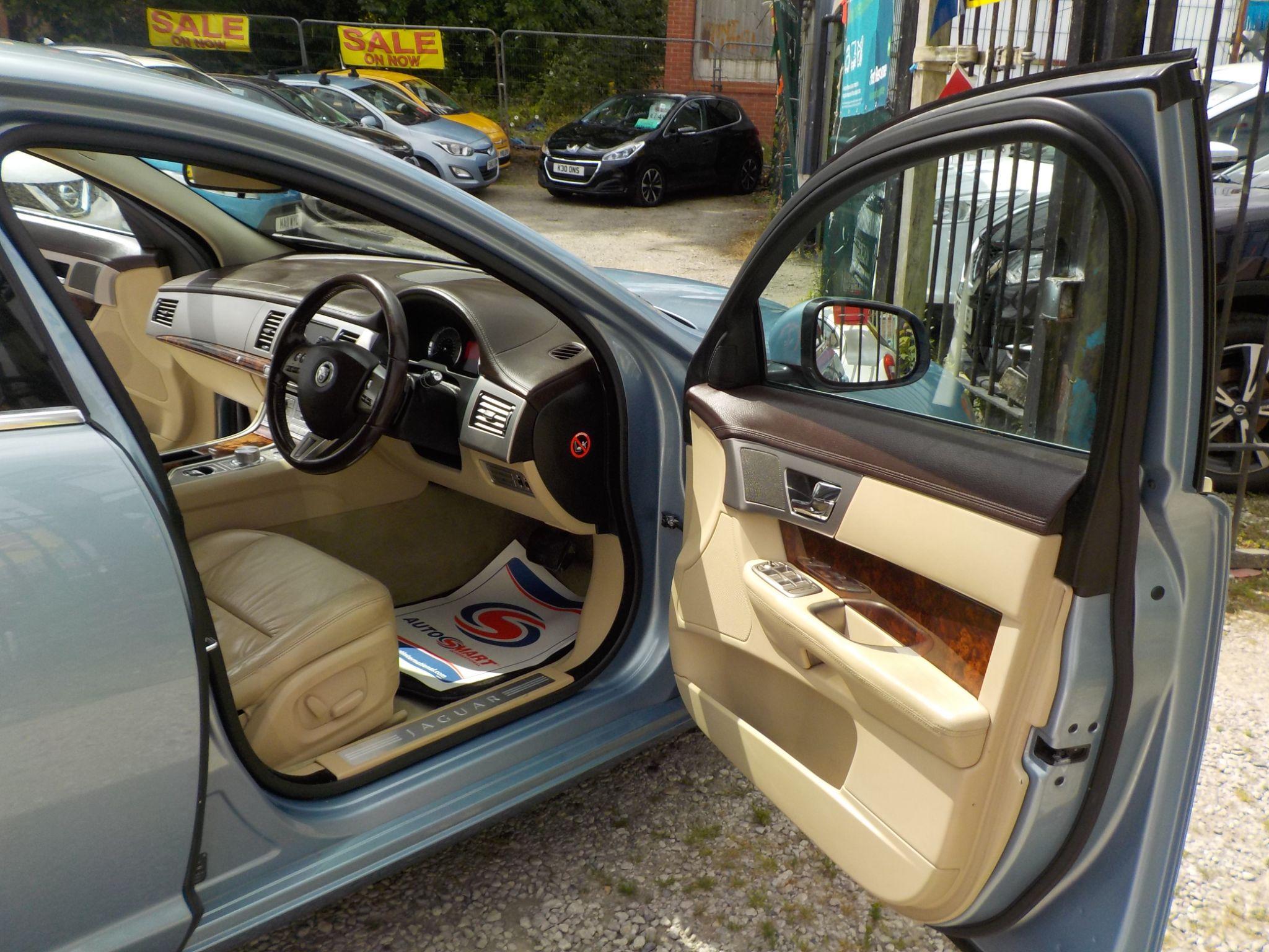 Jaguar XF 3.0d V6 Luxury Auto Euro 5 4dr