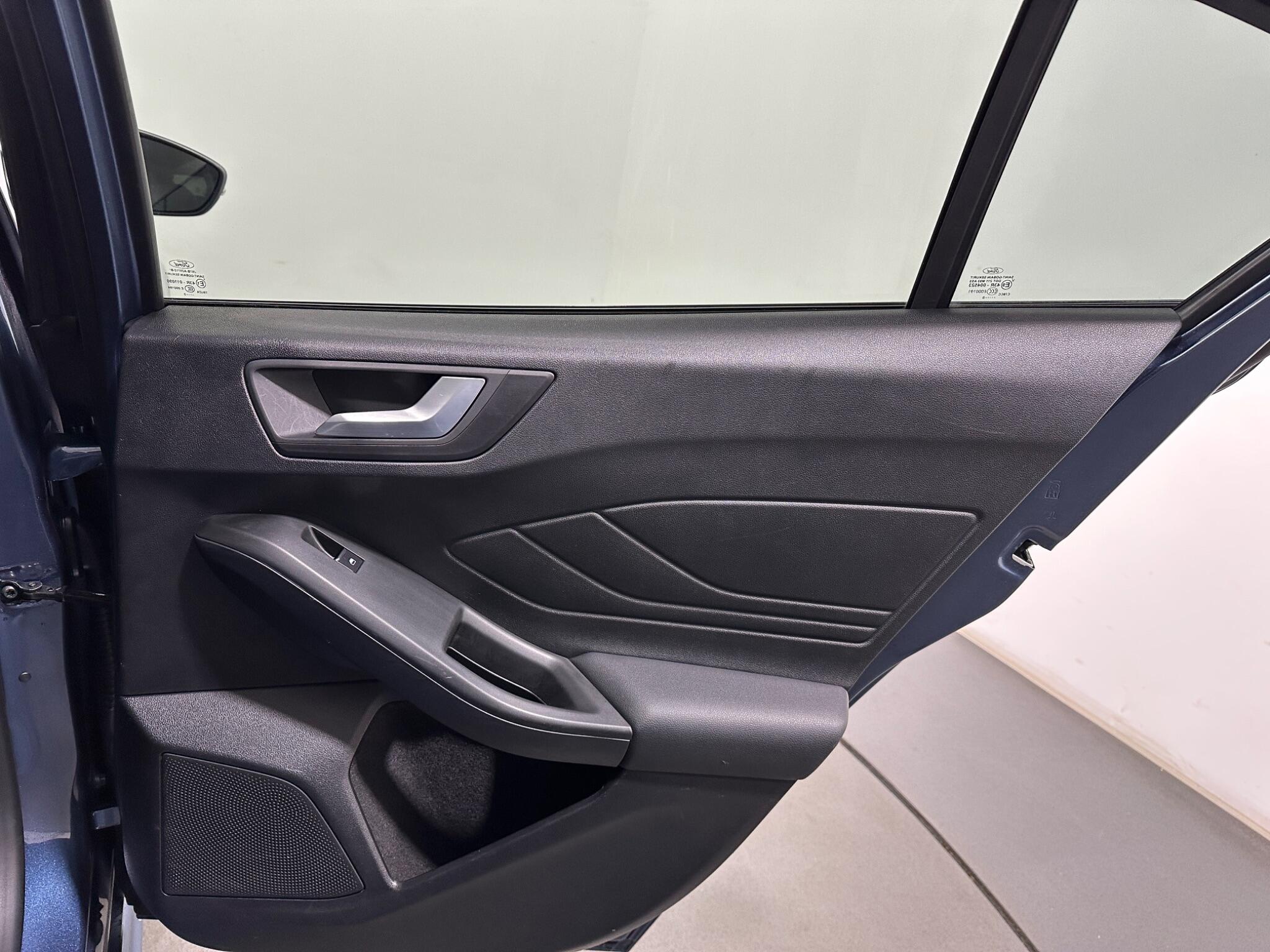 Ford Focus view 44