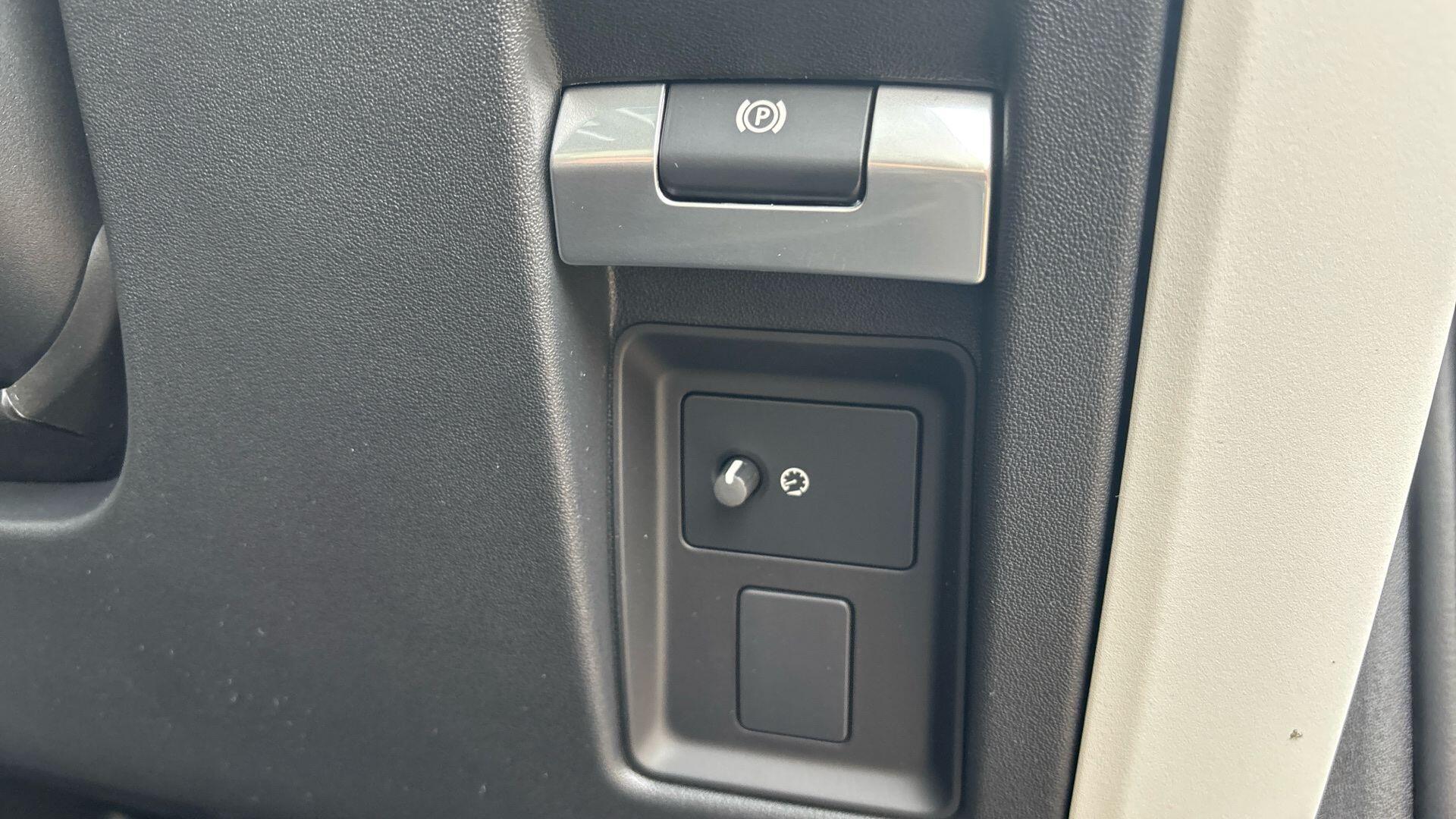 Land Rover Defender view 17