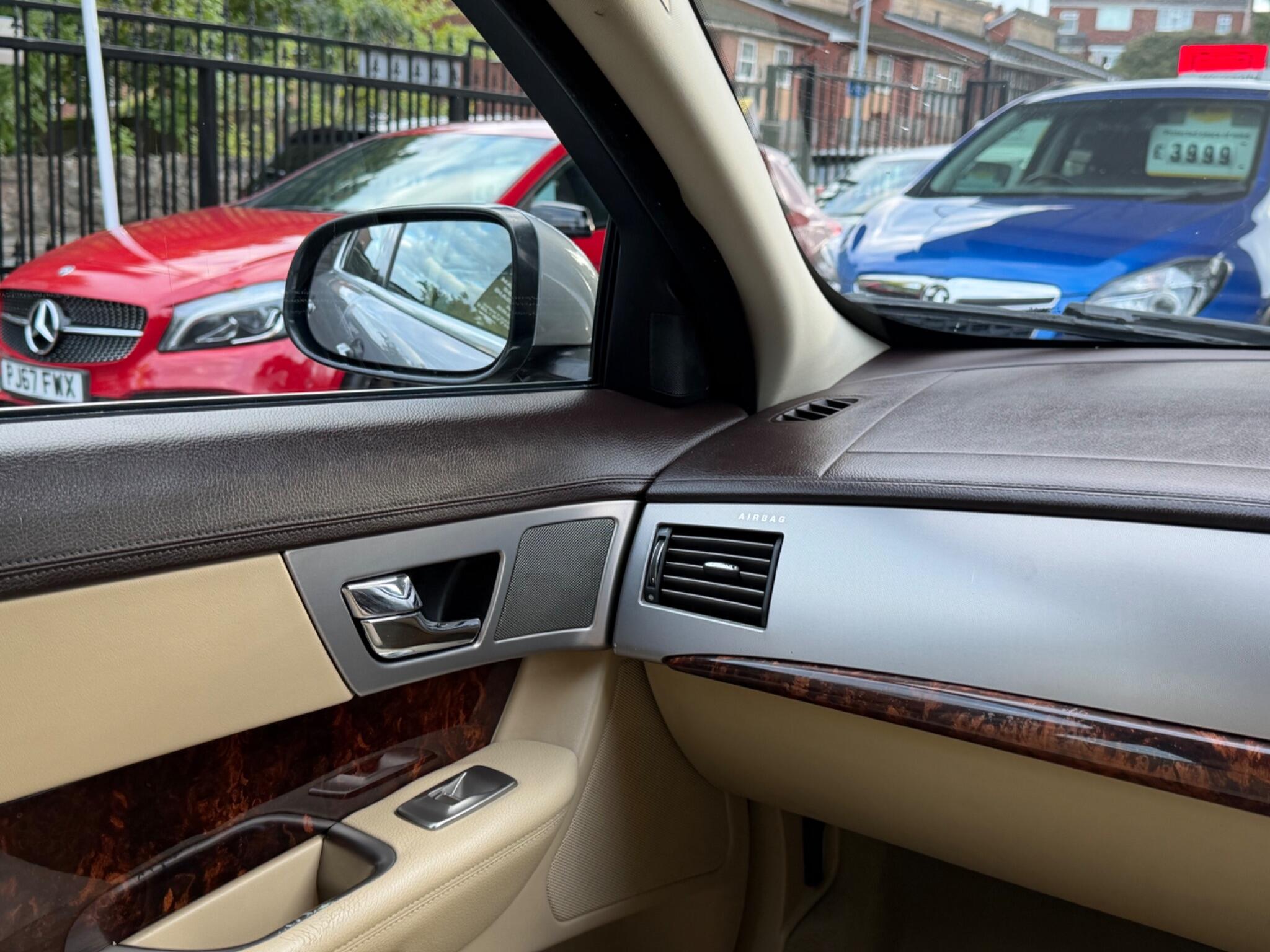 Jaguar XF view 42