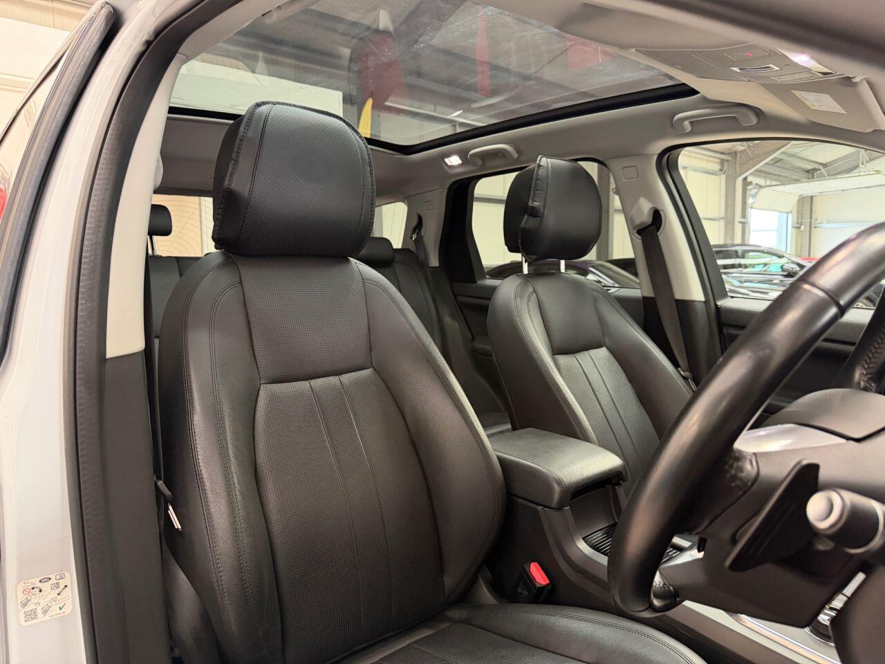 Land Rover Discovery Sport view 3