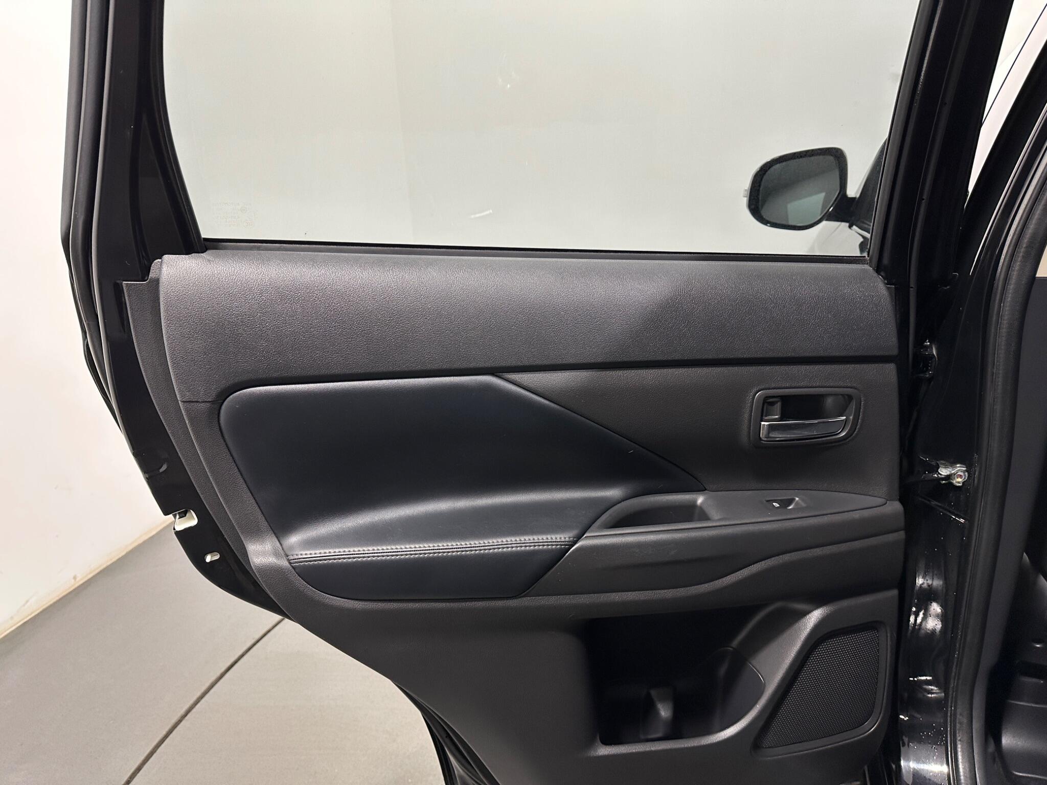 Mitsubishi Outlander view 39