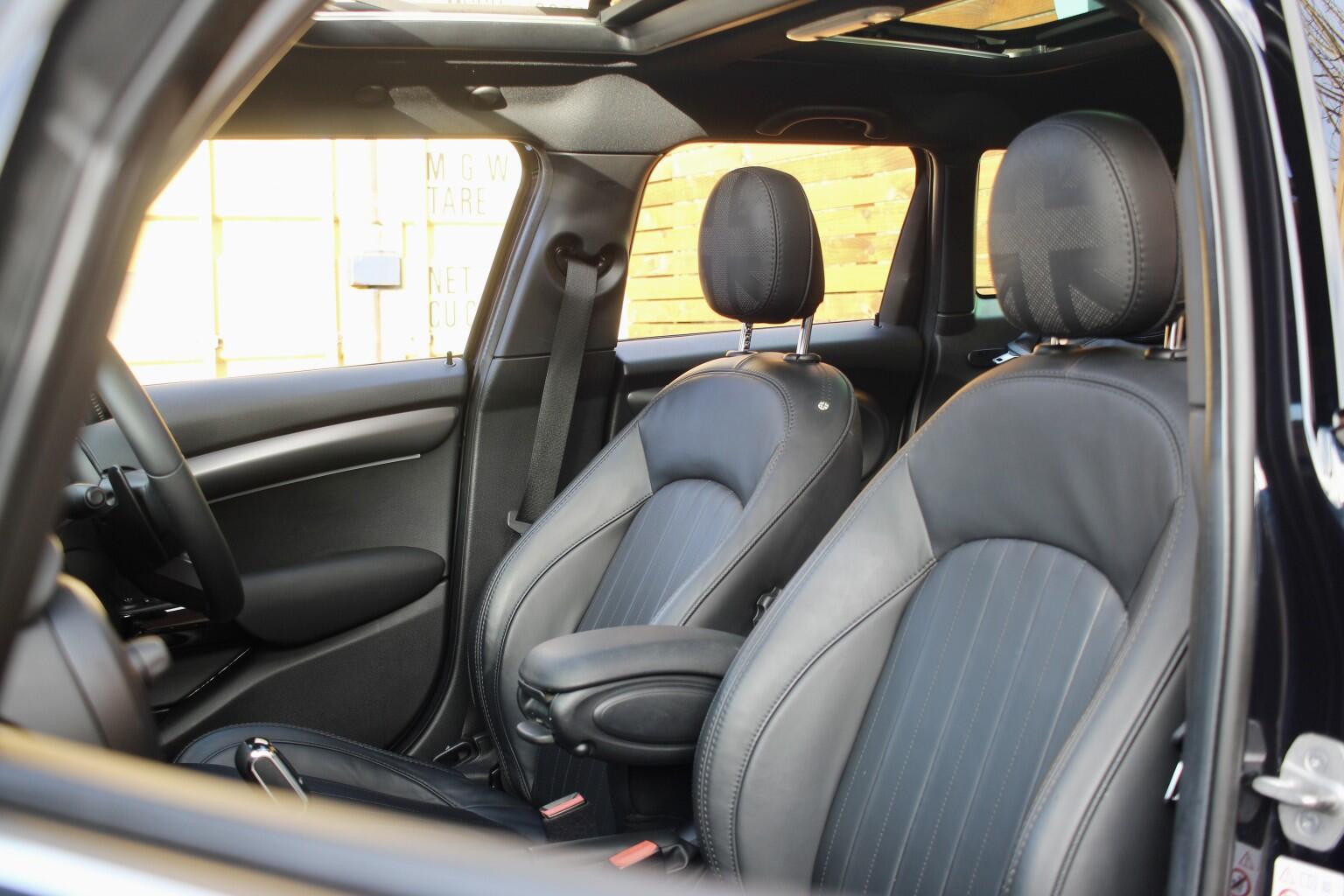 Mini Hatch view 14