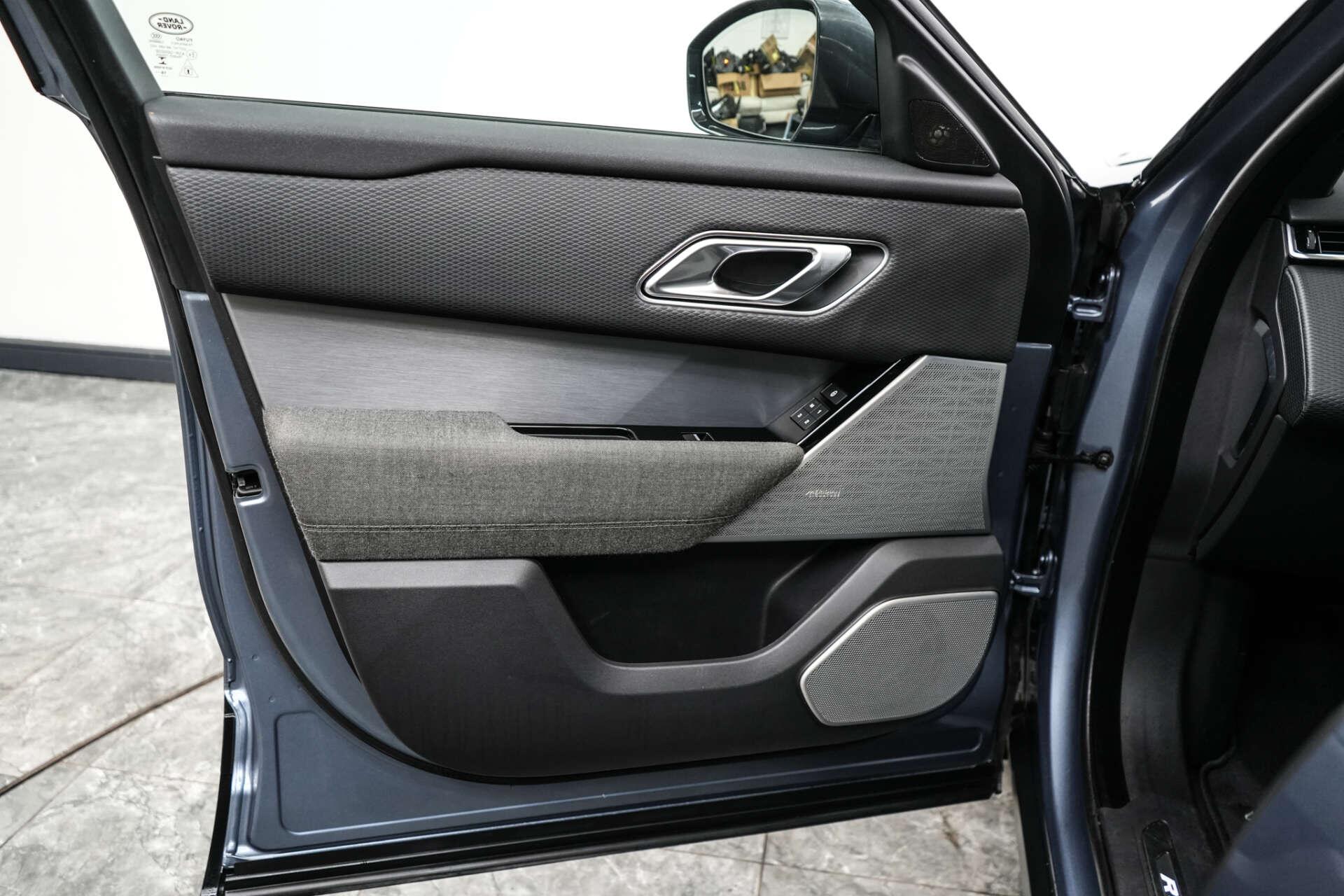 Land Rover Range Rover Velar view 18