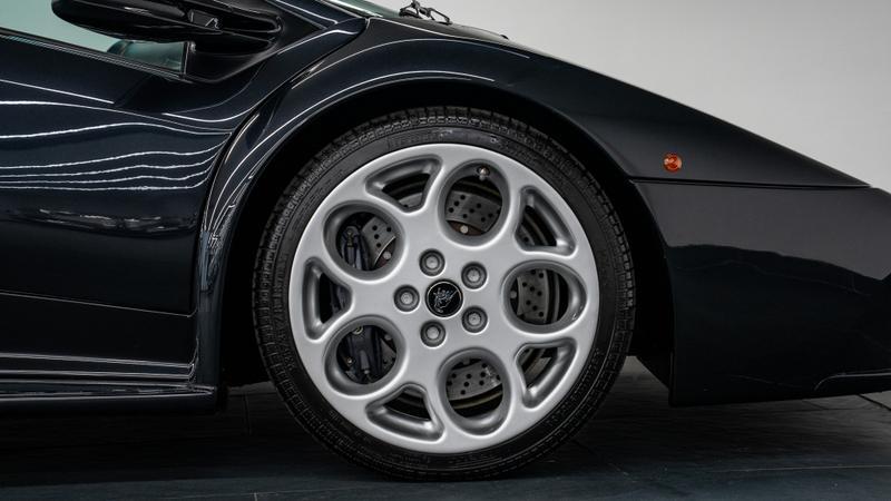 Lamborghini Diablo view 10