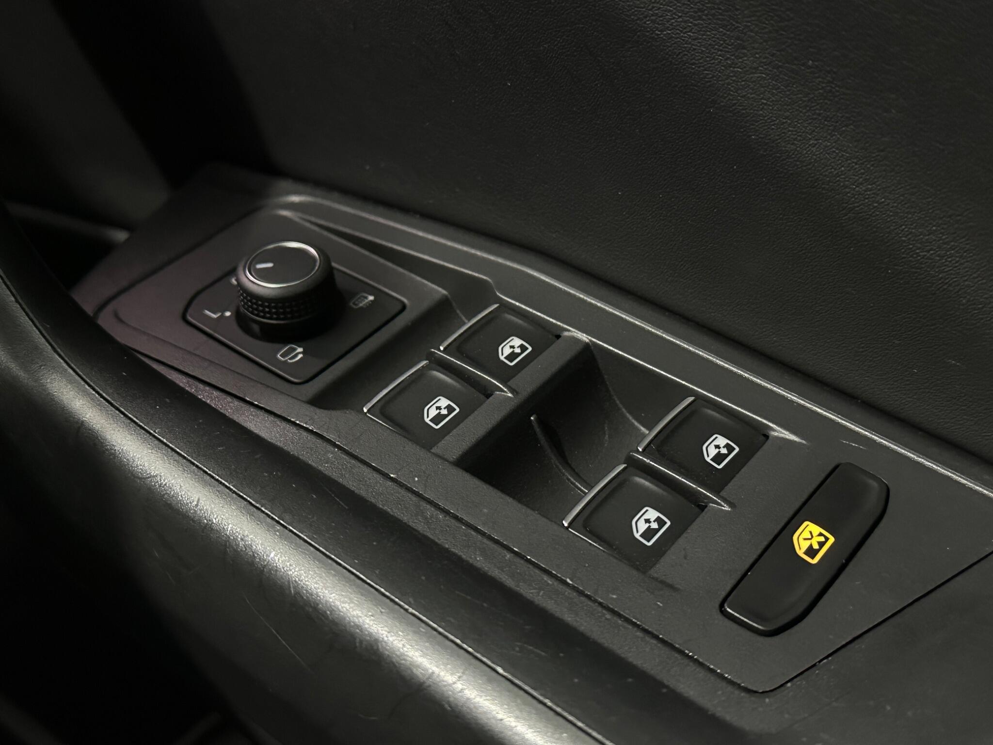 Volkswagen T-Roc view 19