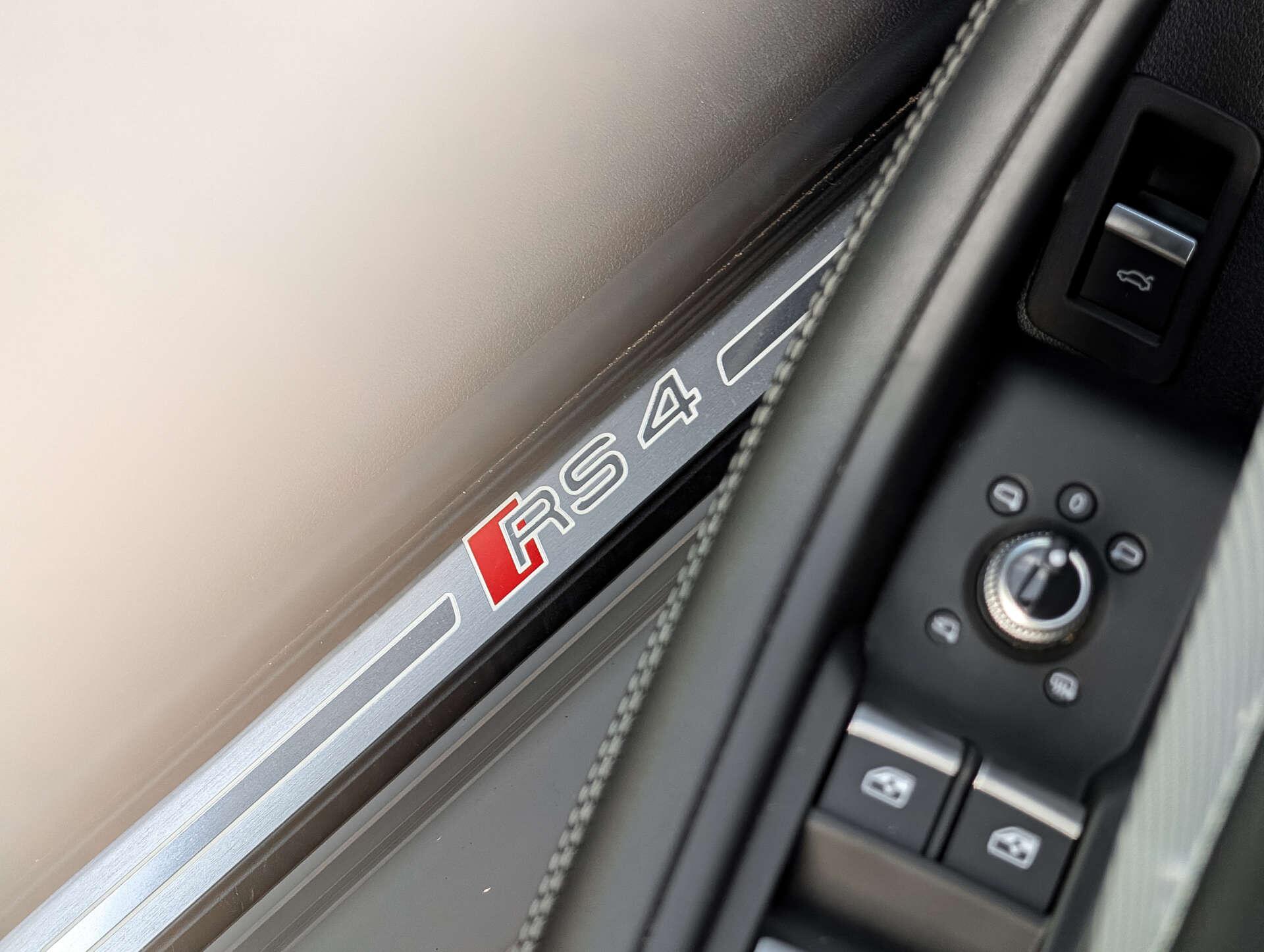 Audi RS4 view 27