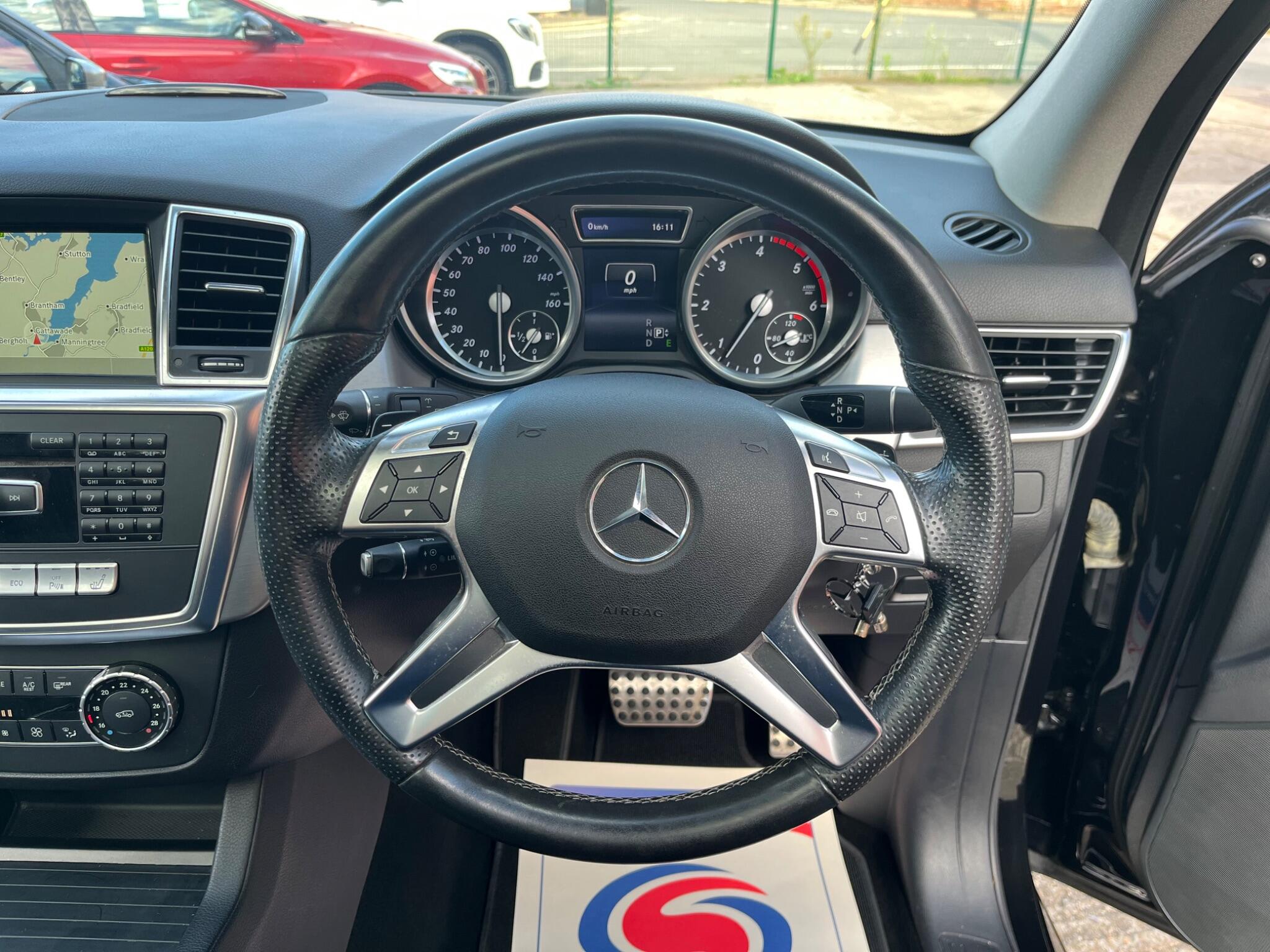 Mercedes-Benz M-Class view 42