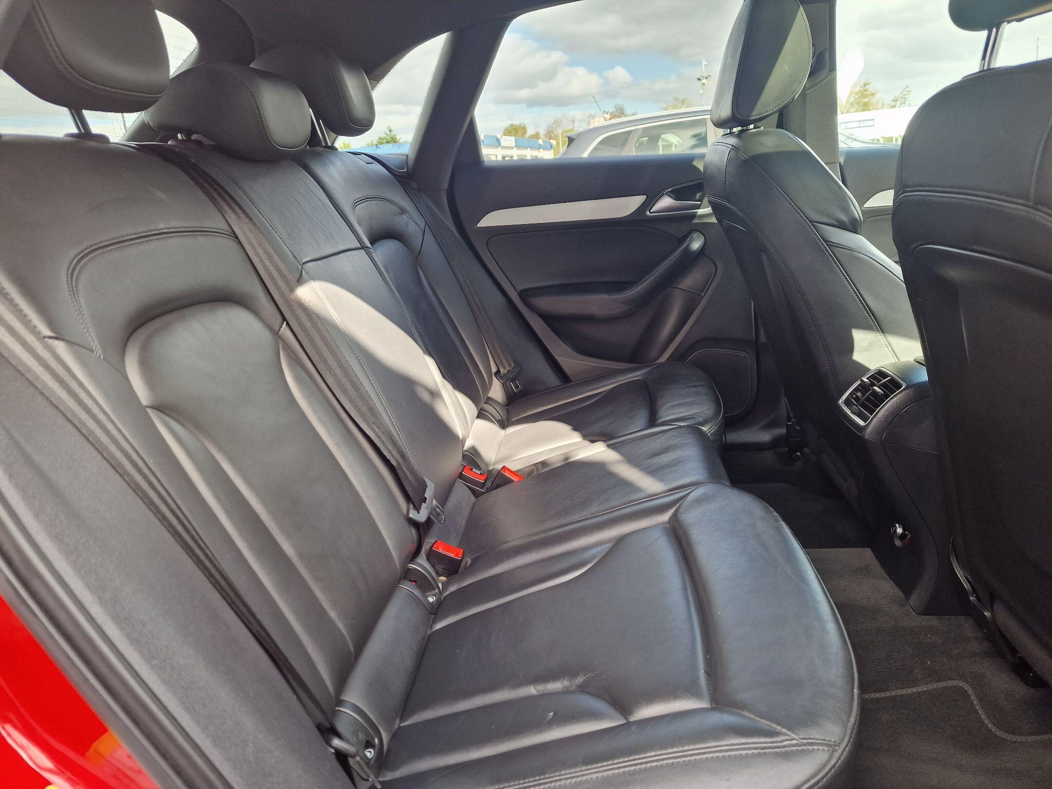 Audi Q3 view 38