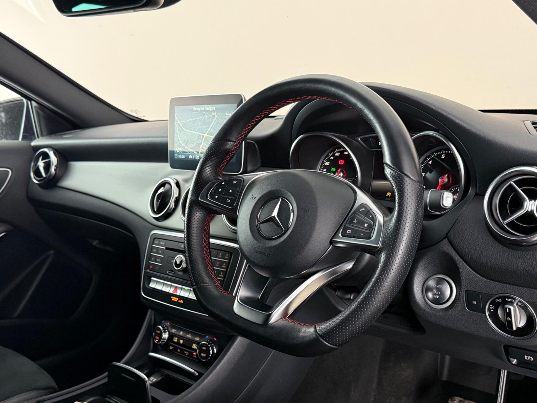 Mercedes-Benz Gla view 3