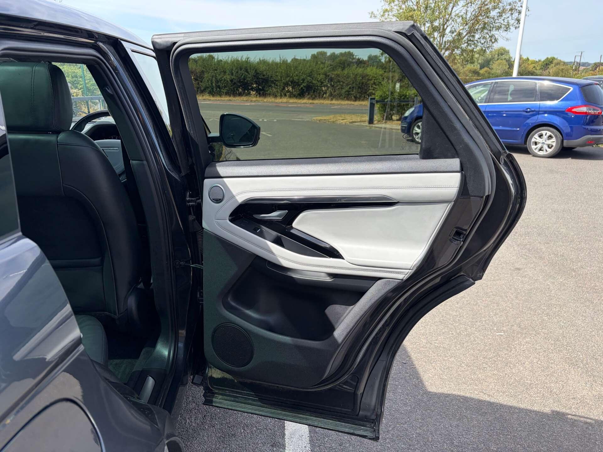 Land Rover Range Rover Evoque view 26