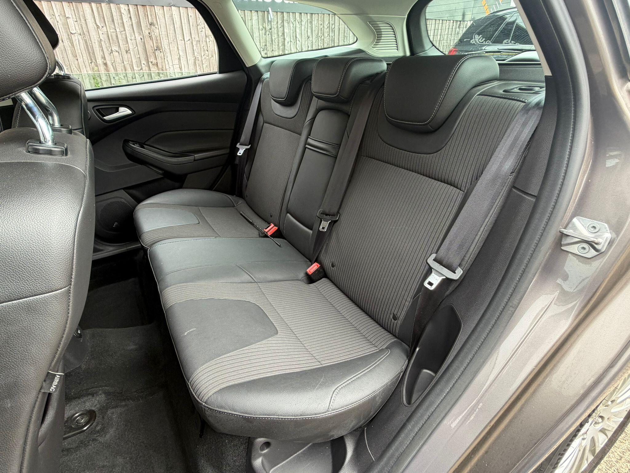 Ford Focus view 20