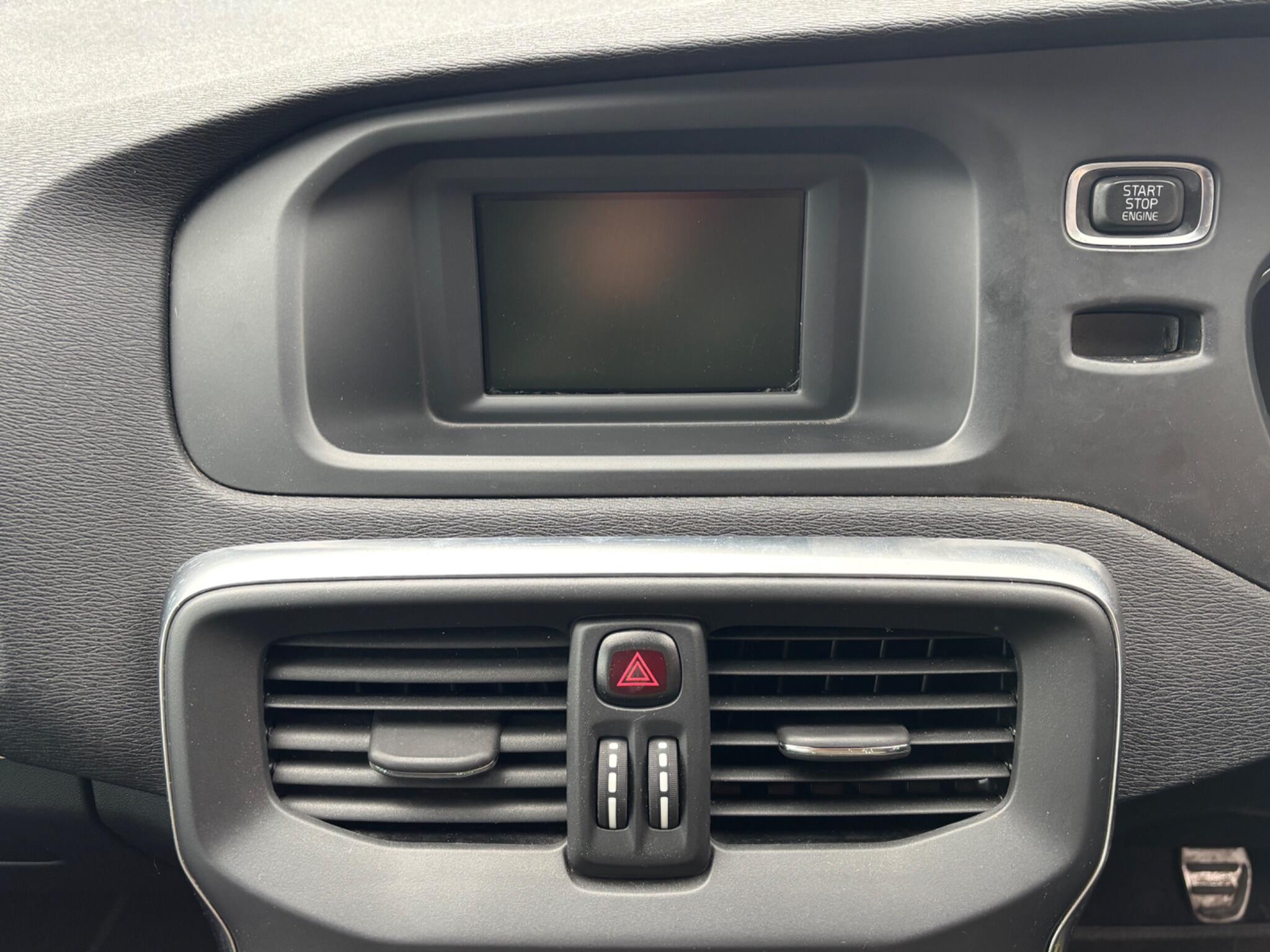 Volvo V40 view 34