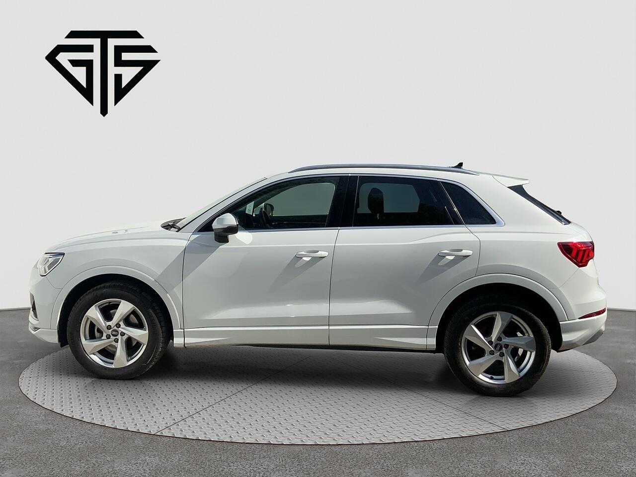 Audi Q3 view 6