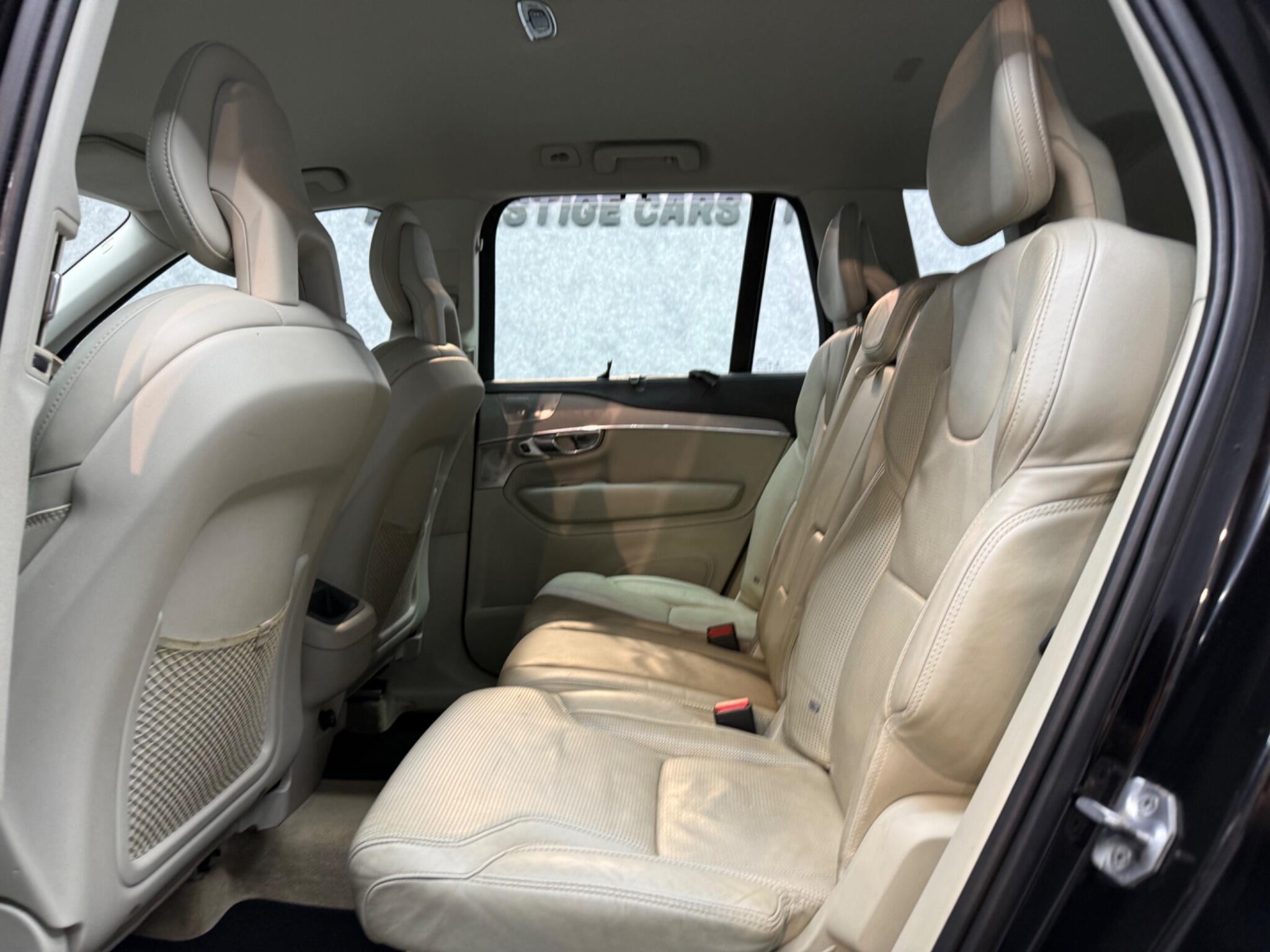 Volvo XC90 view 9