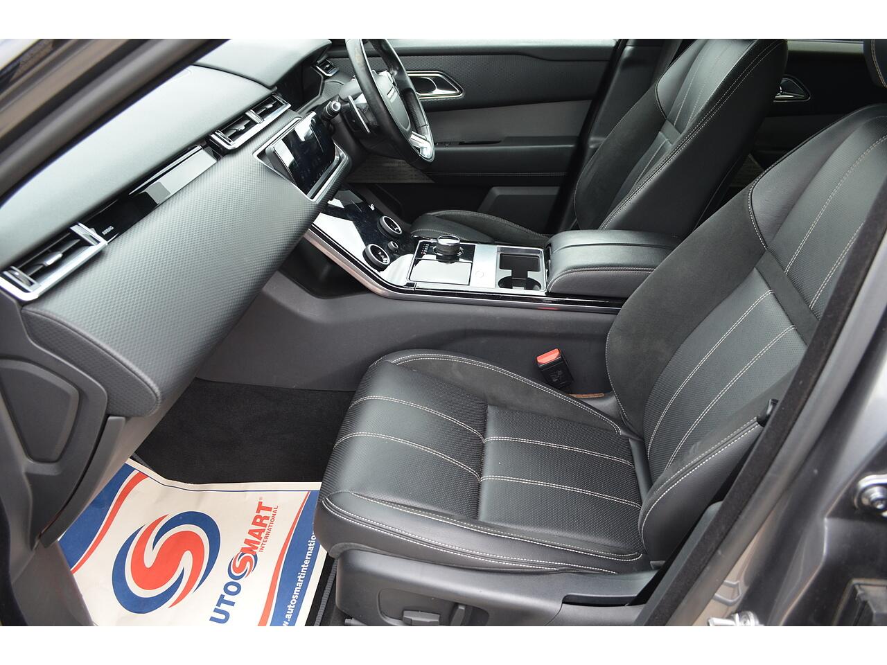 Land Rover Range Rover Velar view 14
