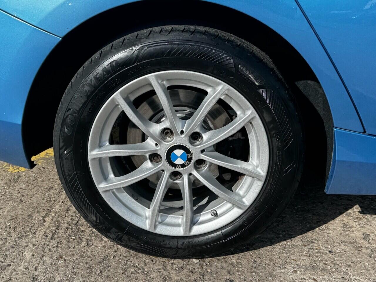 BMW 1 Series view 22