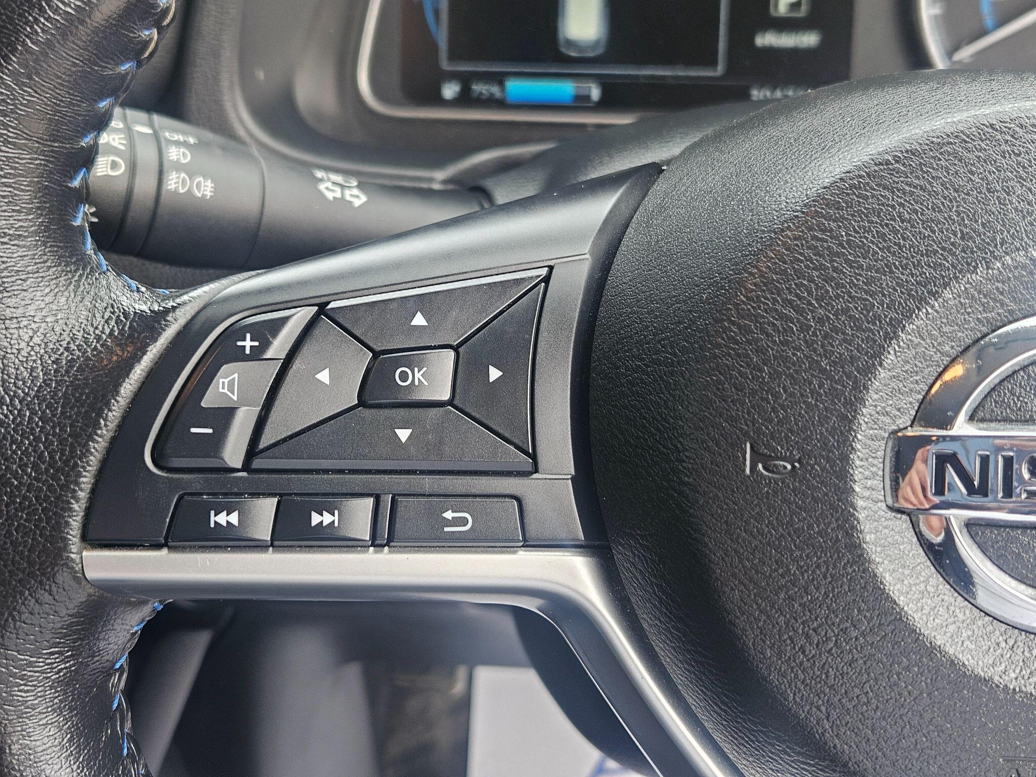 2022 Nissan Leaf image 38