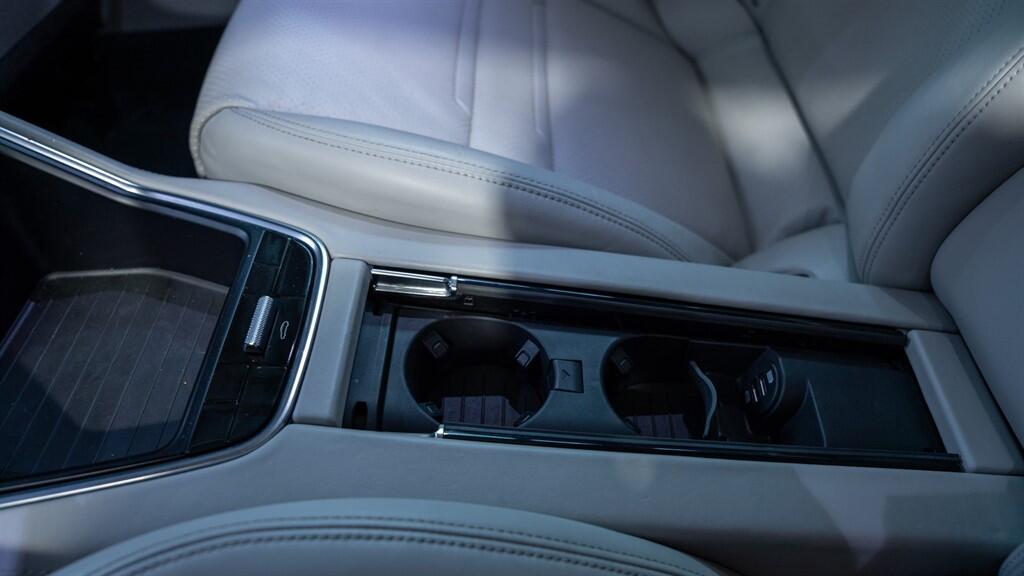 Porsche Panamera view 43