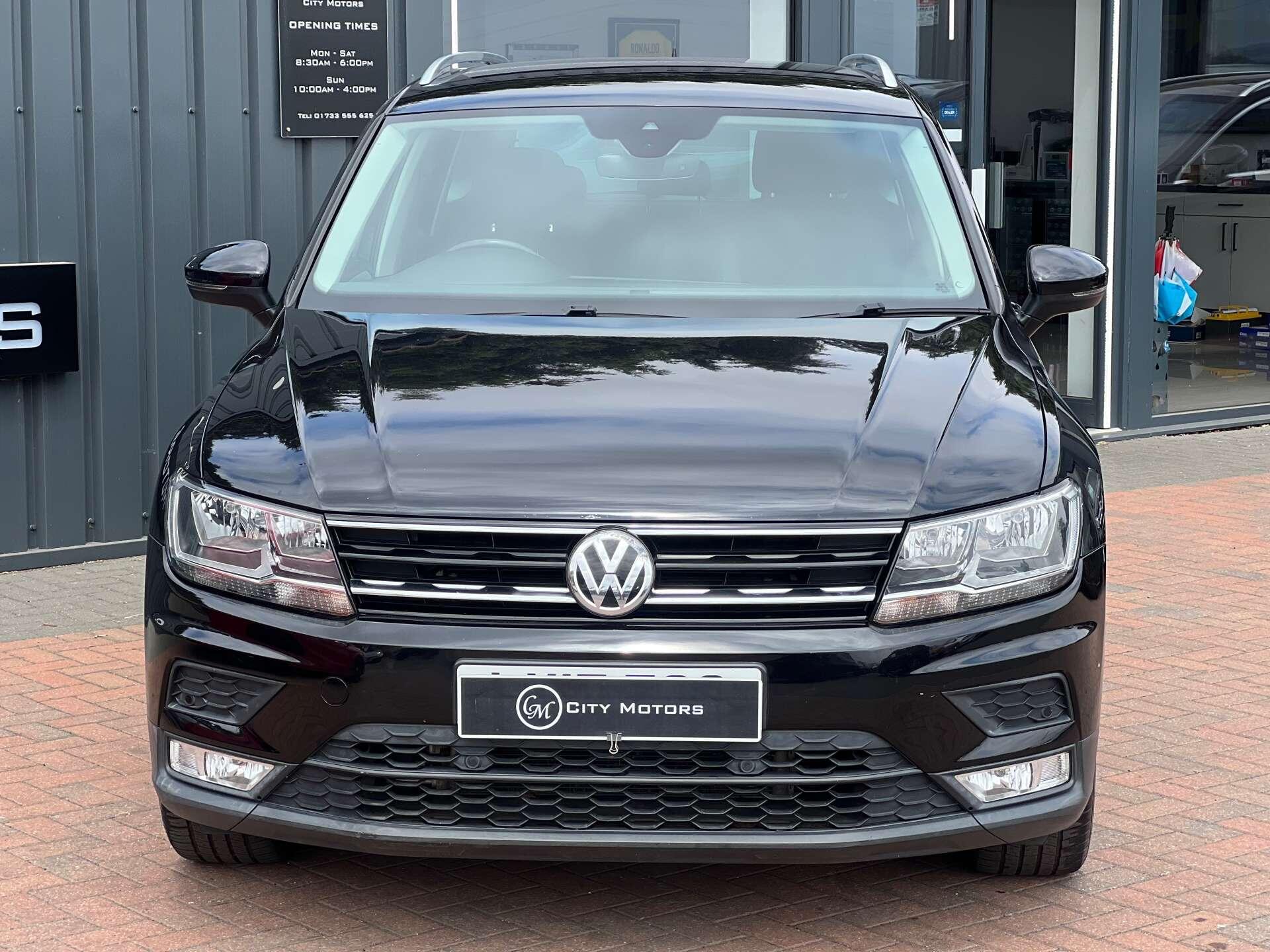 Volkswagen Tiguan view 4