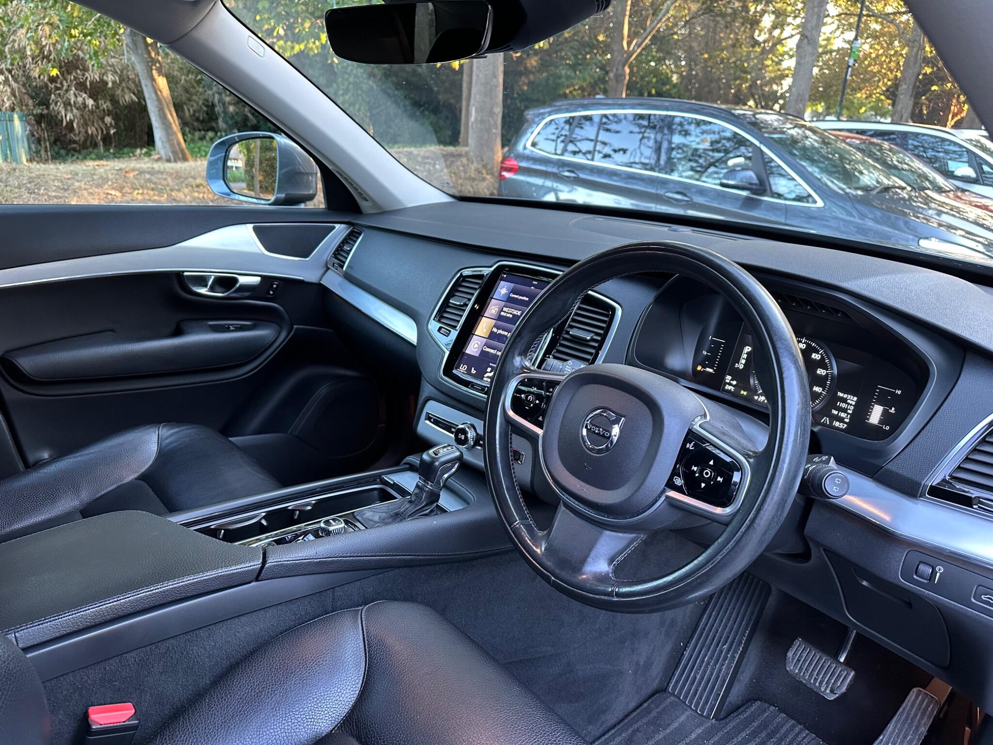 Volvo XC90 view 11