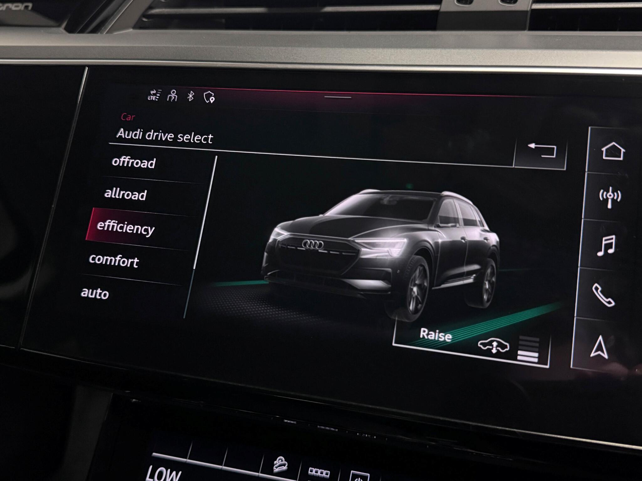 Audi E-Tron view 44