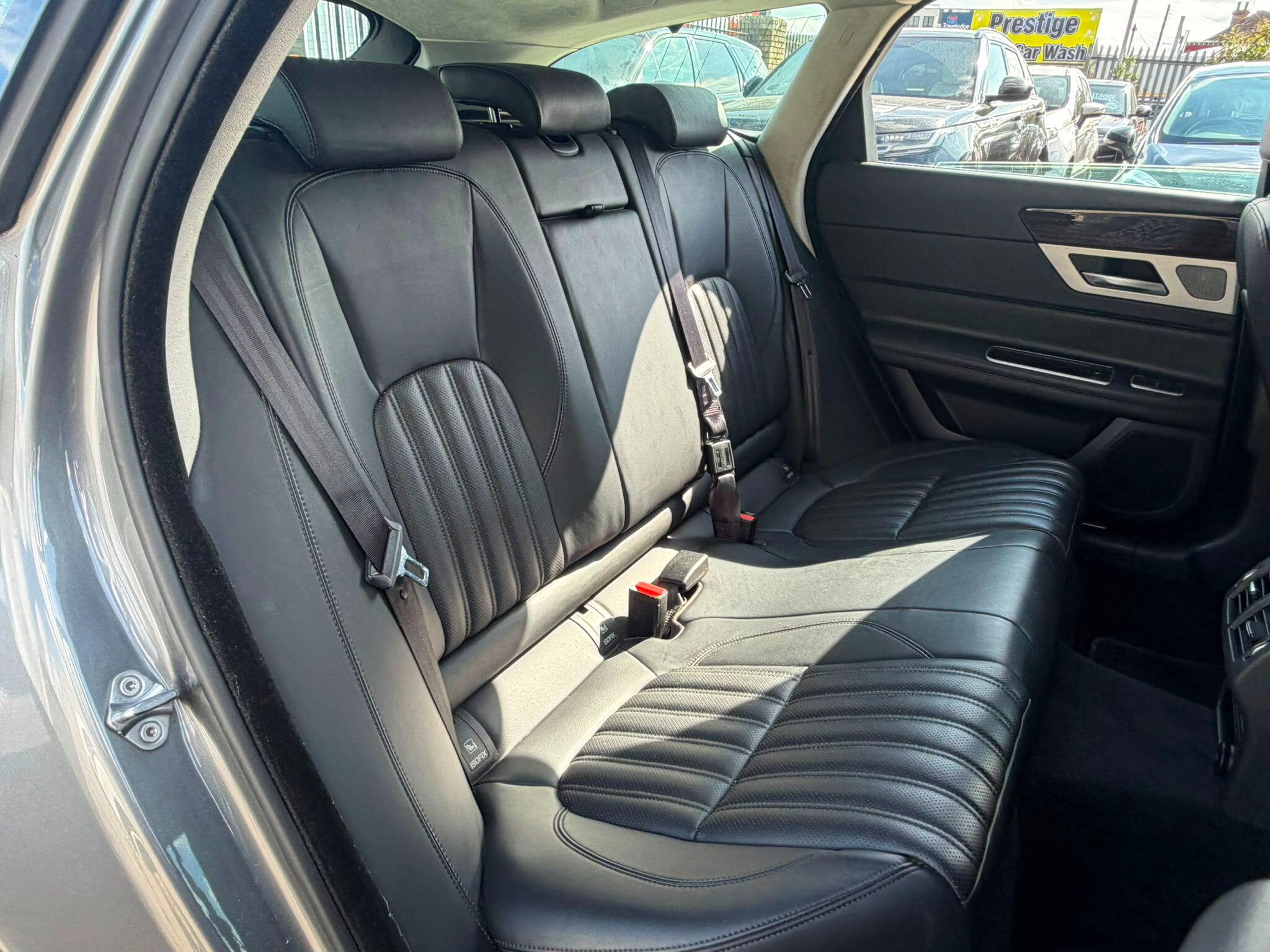 Jaguar XF view 13