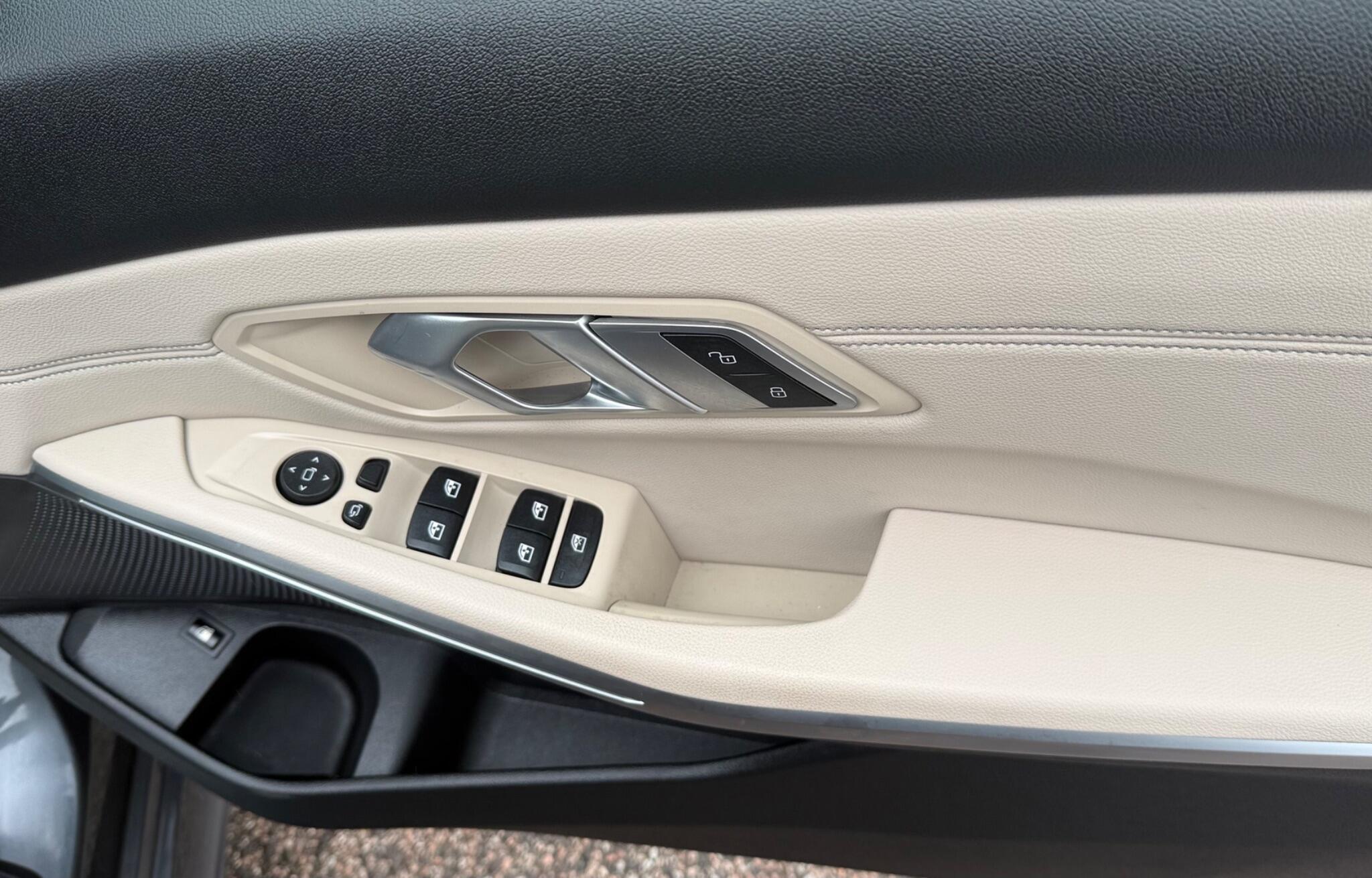 BMW 3 Series view 25