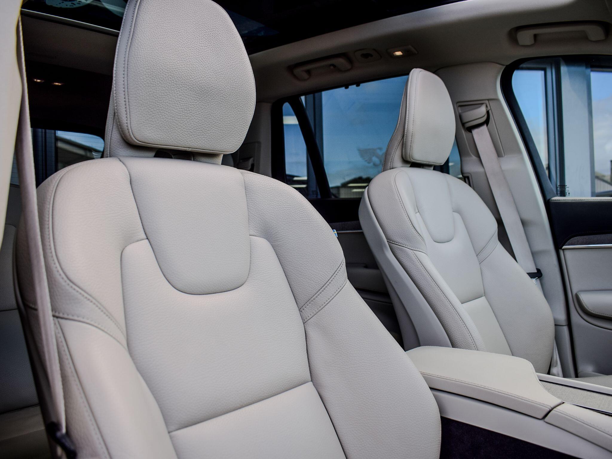 Volvo XC90 view 11