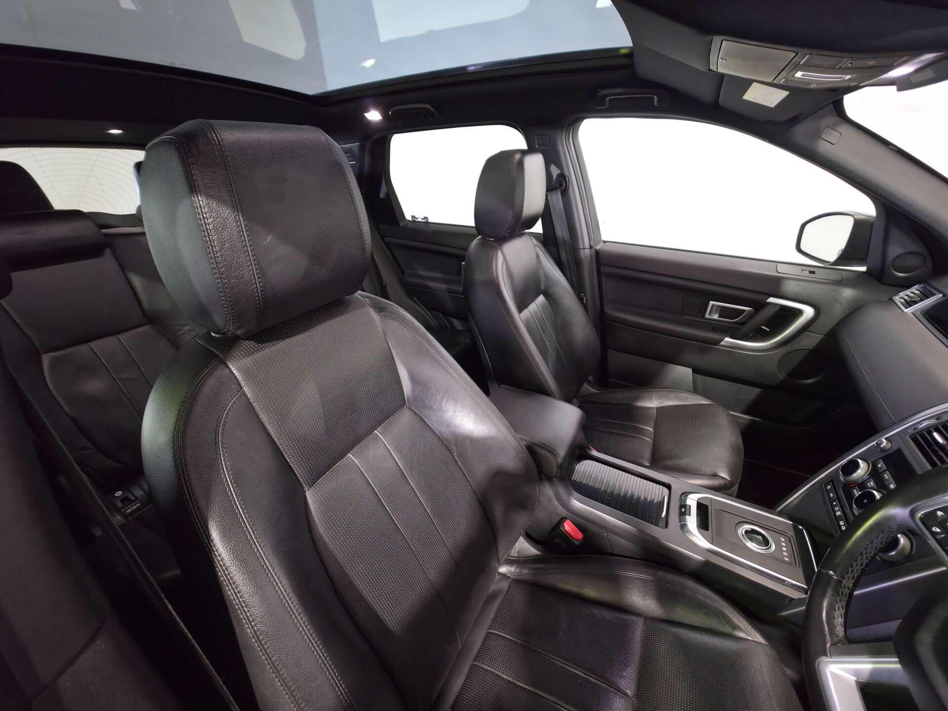 Land Rover Discovery Sport view 14
