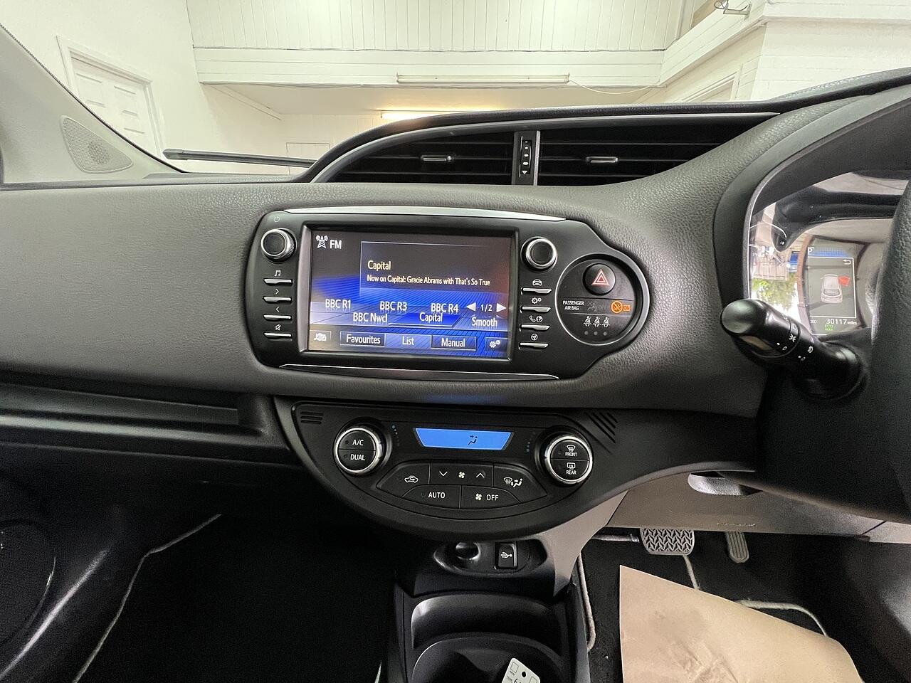 Toyota Yaris view 11