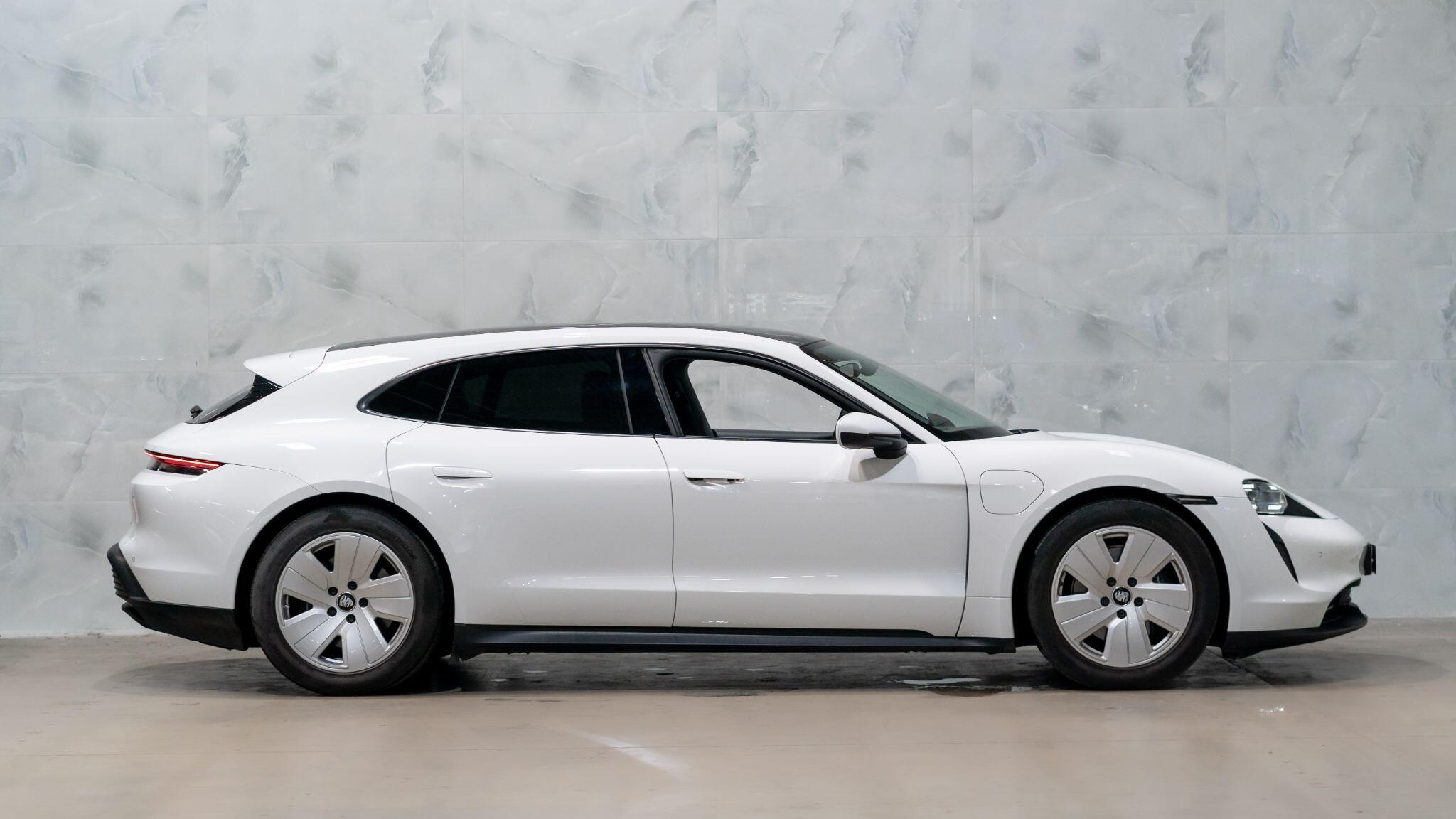 Porsche Taycan view 8