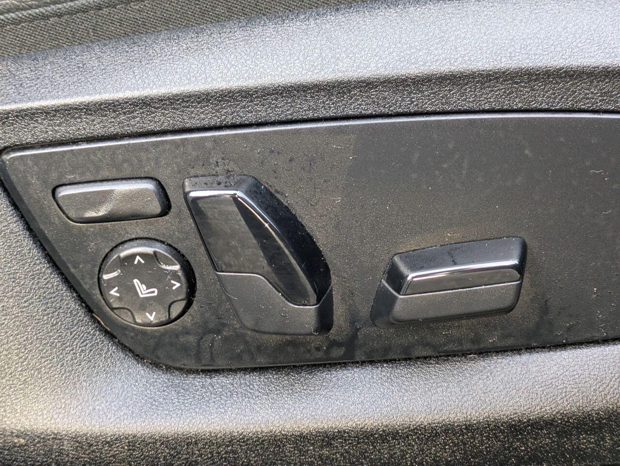 BMW 5 Series view 26