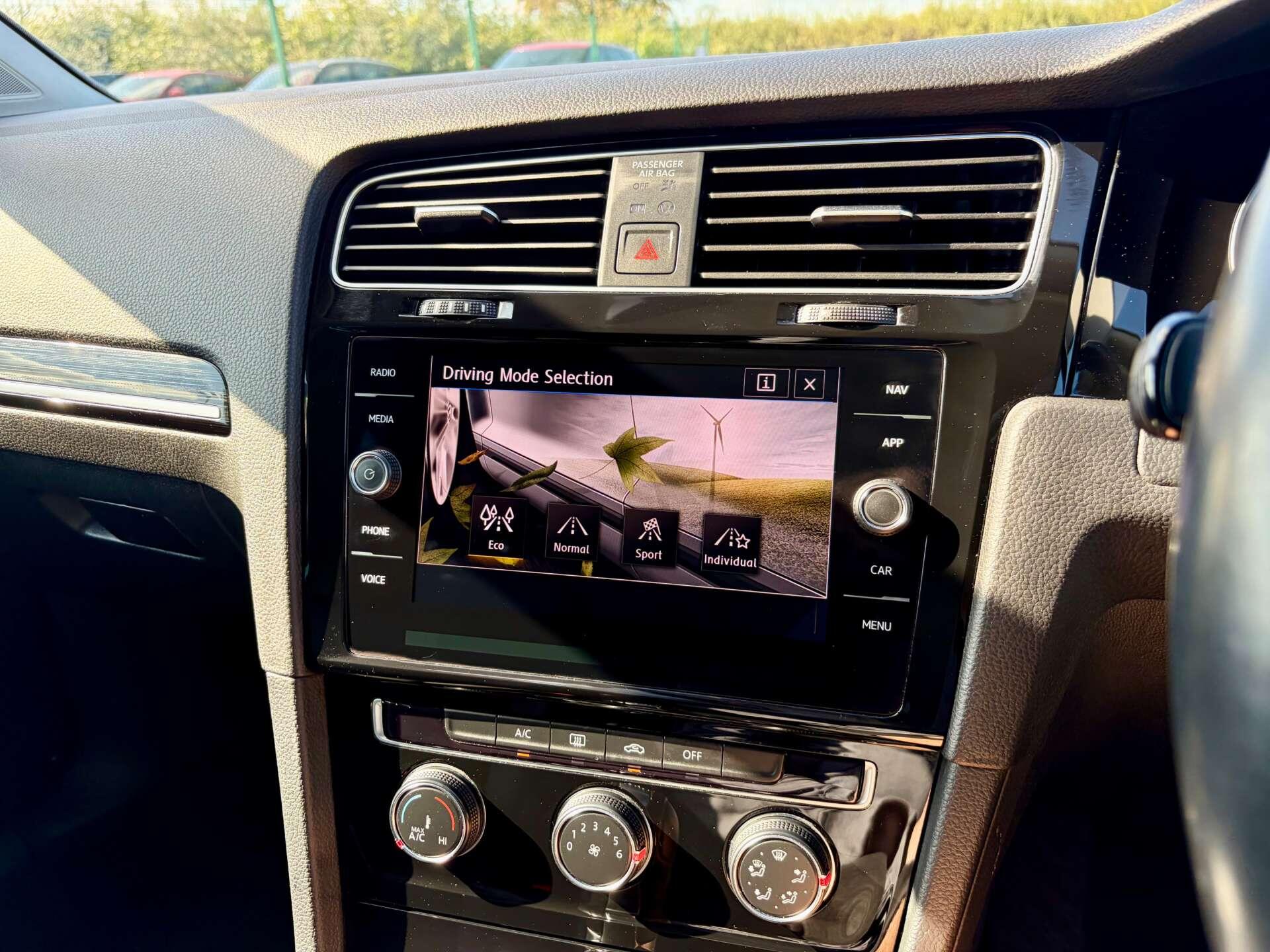 Volkswagen Golf view 44