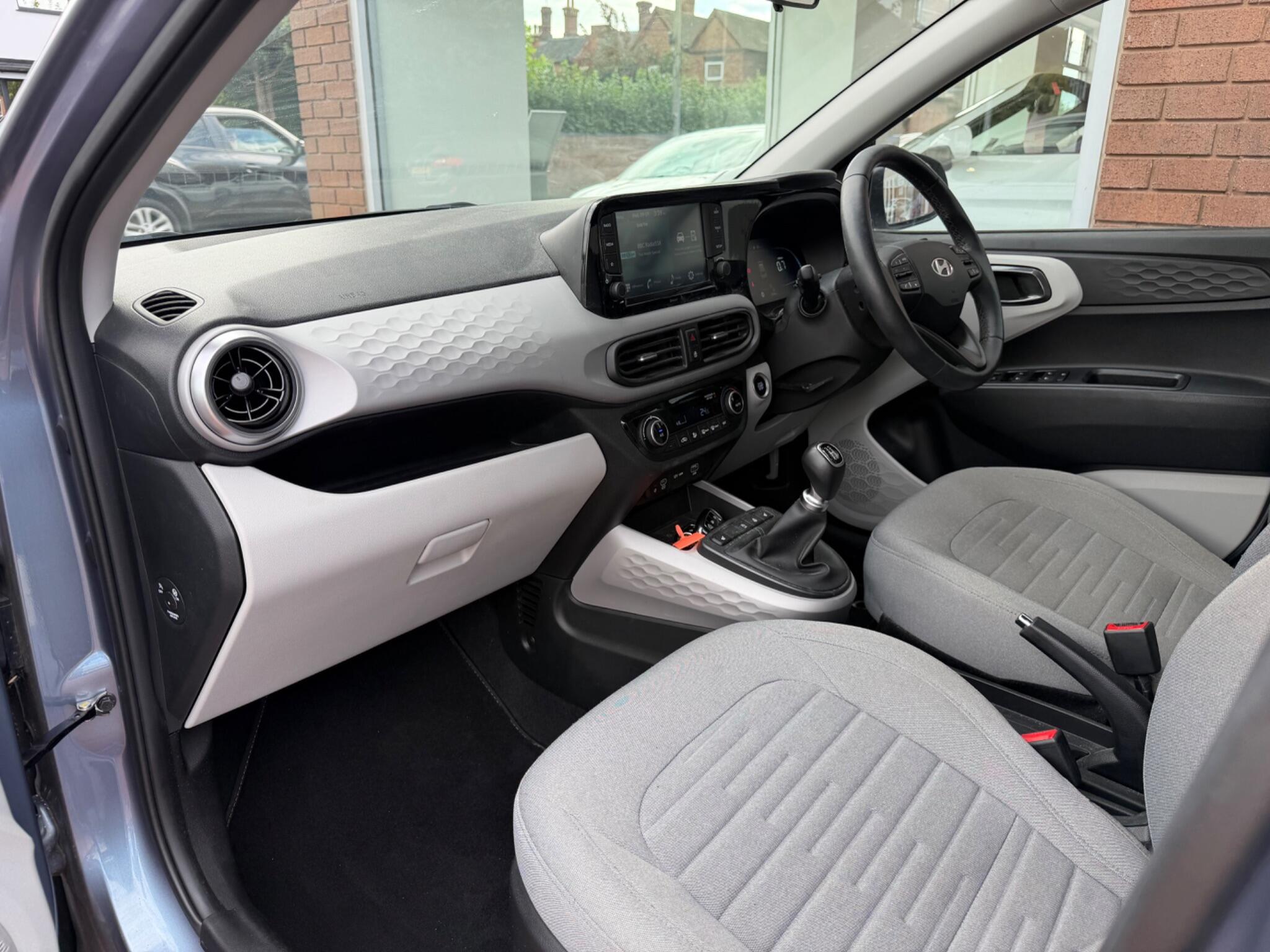 Hyundai i10 view 27