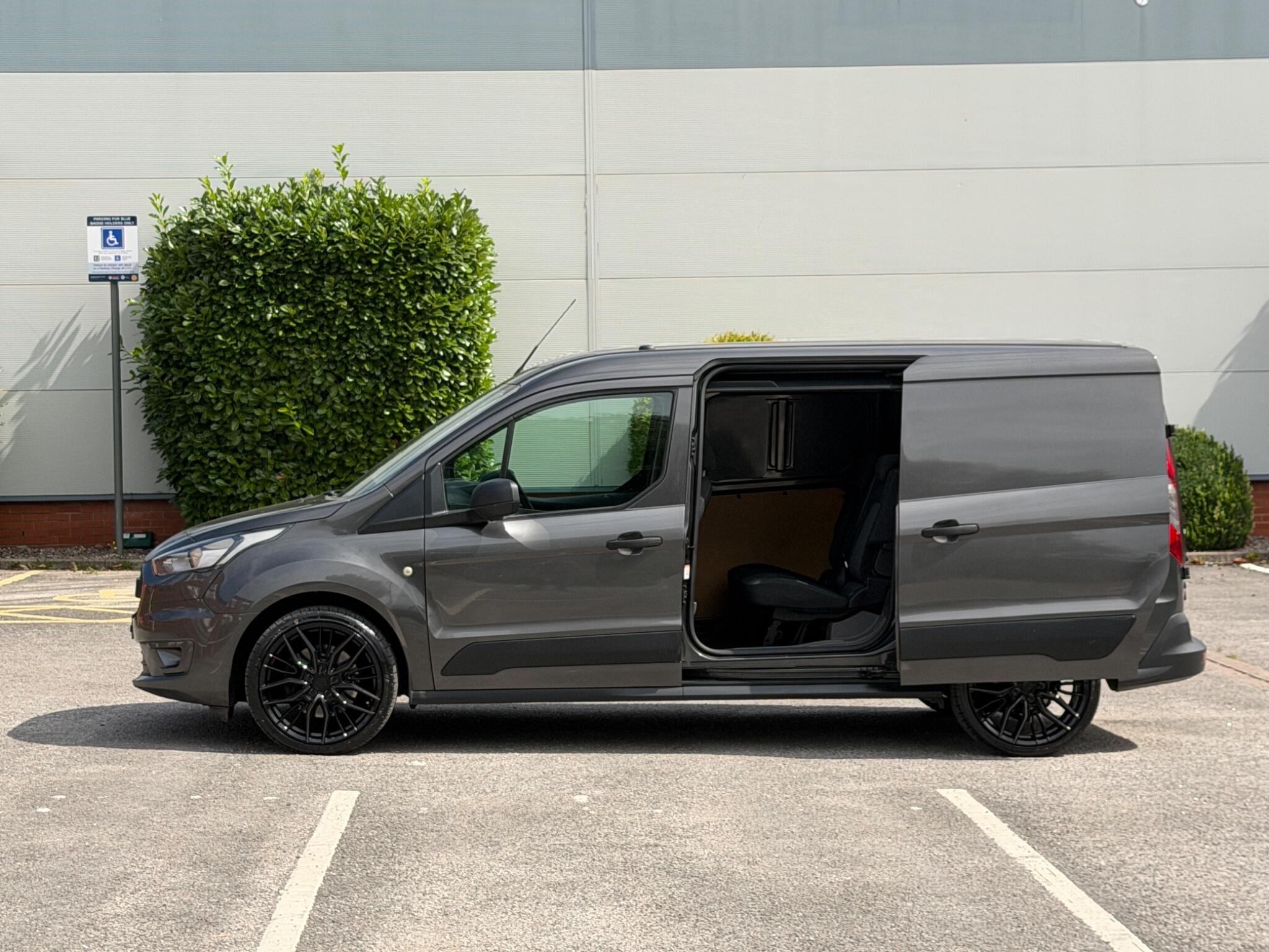 Ford Transit Connect view 28