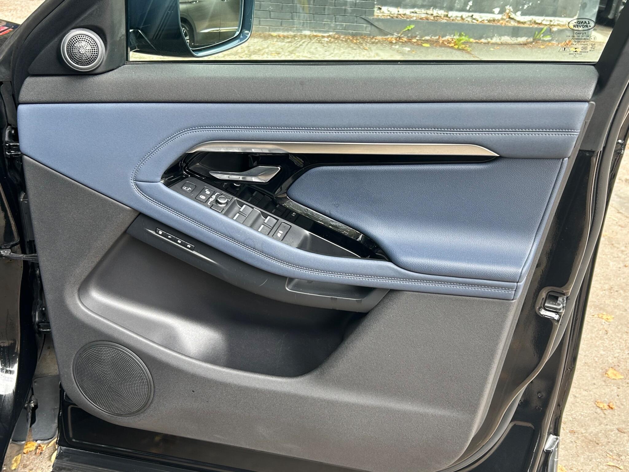 Land Rover Range Rover Evoque view 39