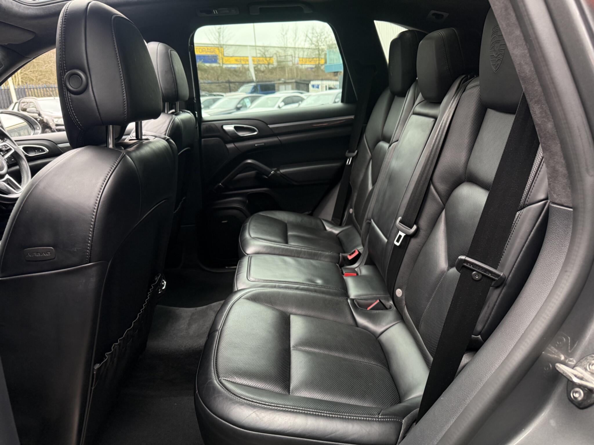 Porsche Cayenne view 25