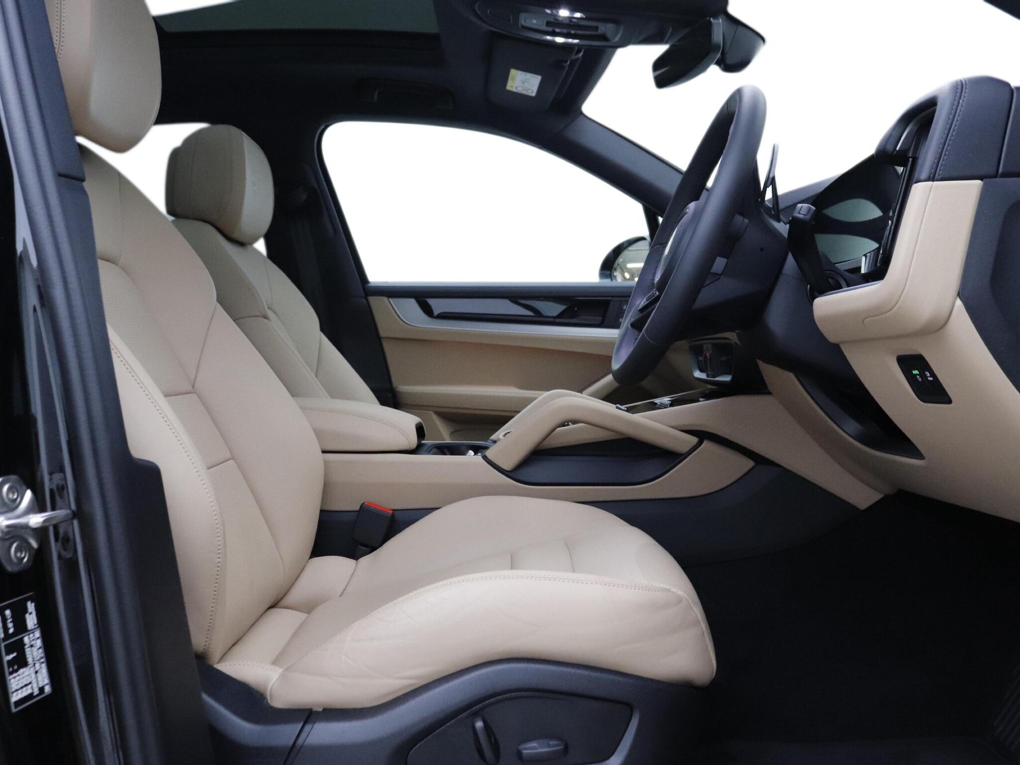 Porsche Cayenne view 10