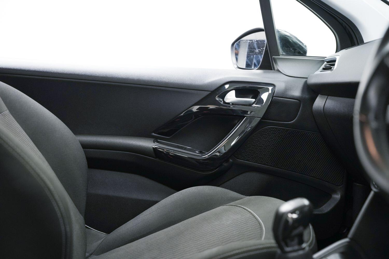 Peugeot 208 view 19