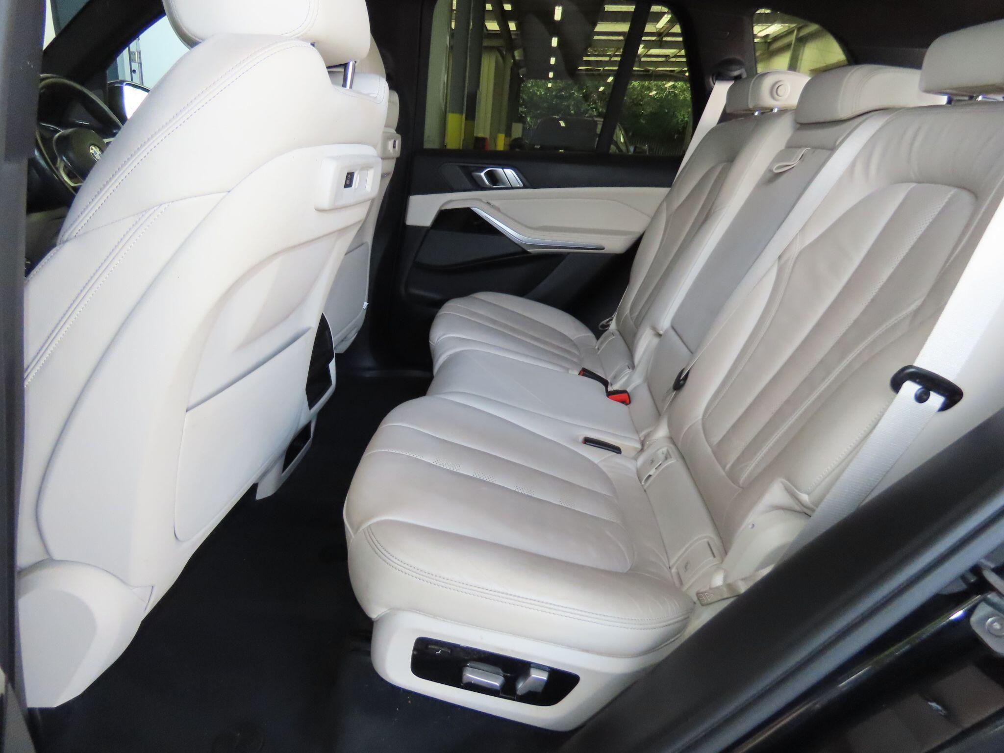 BMW X5 view 8