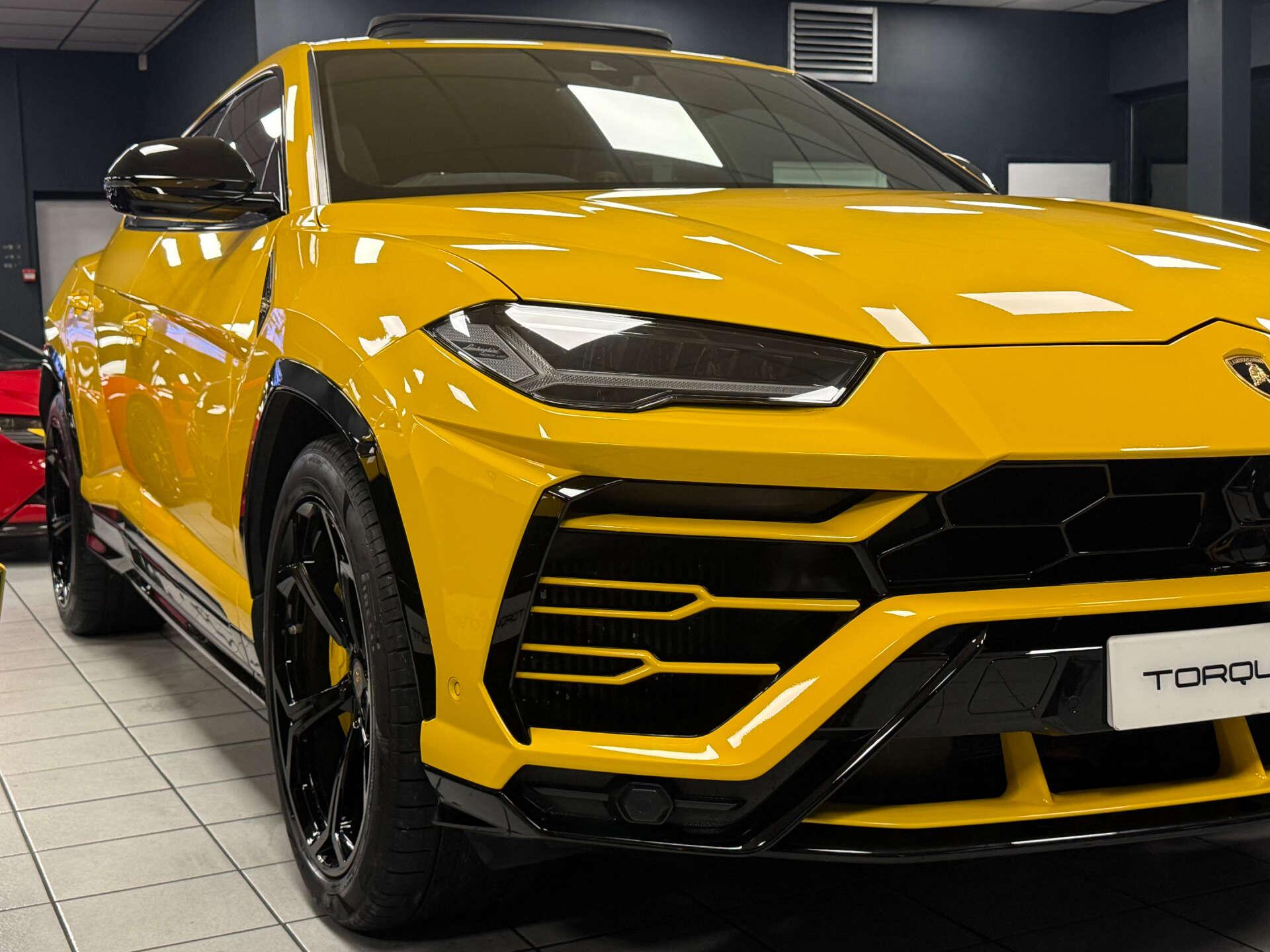 Lamborghini Urus view 35