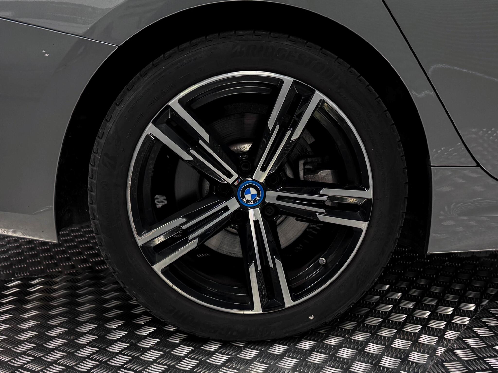 BMW 3 Series view 51