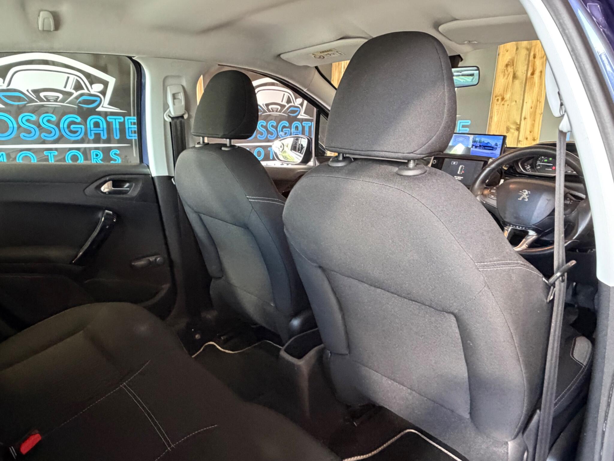 Peugeot 208 view 22