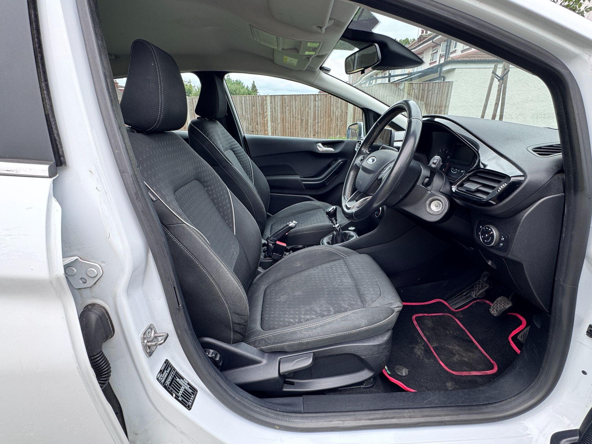 2017 Ford Fiesta image 36