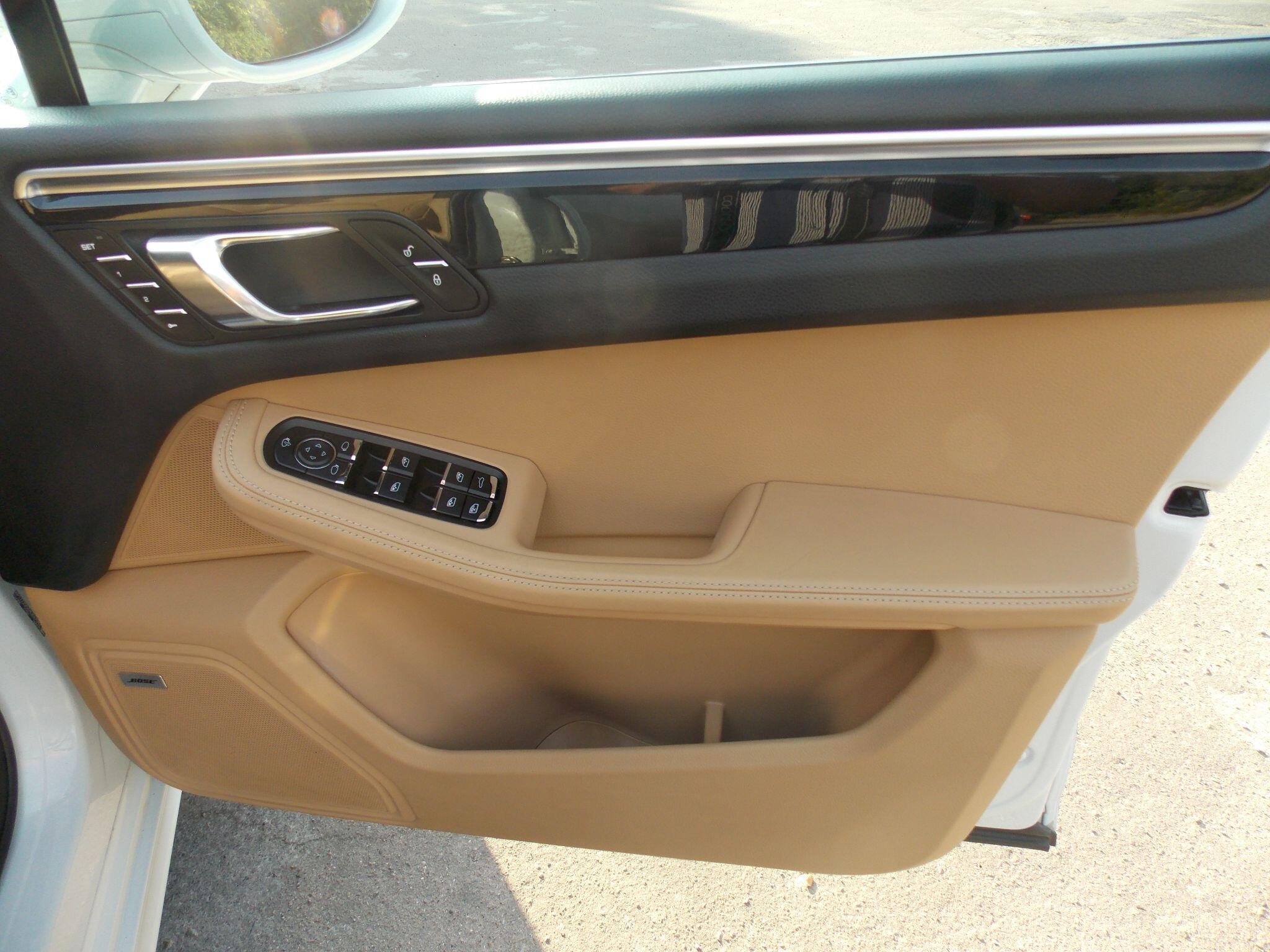 Porsche Macan view 46