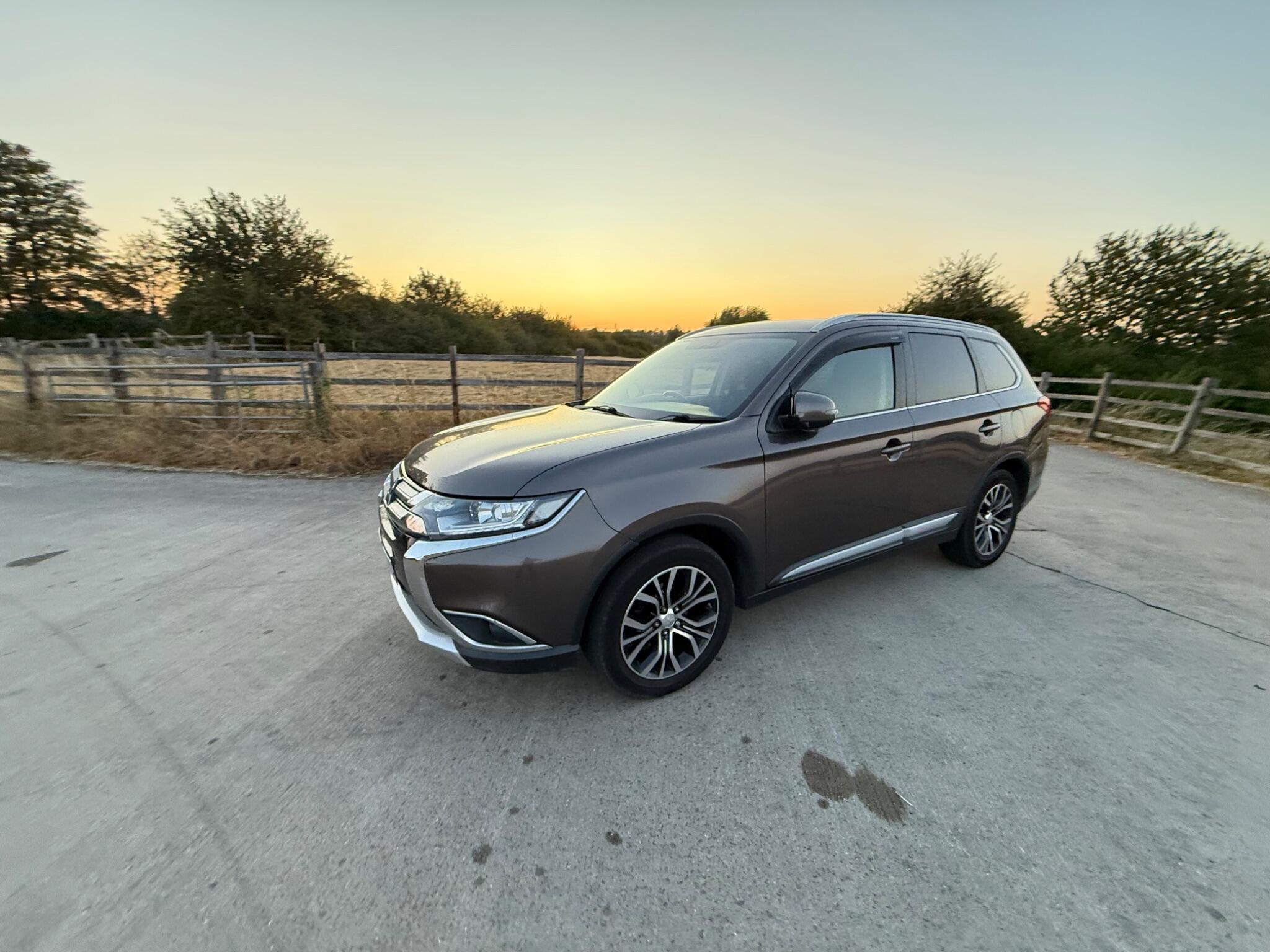 Mitsubishi Outlander 2.2 DI-D GX3 SUV 5dr Diesel Manual 4WD Euro 6 (s/s) (147 ps) — photo 2 of 90