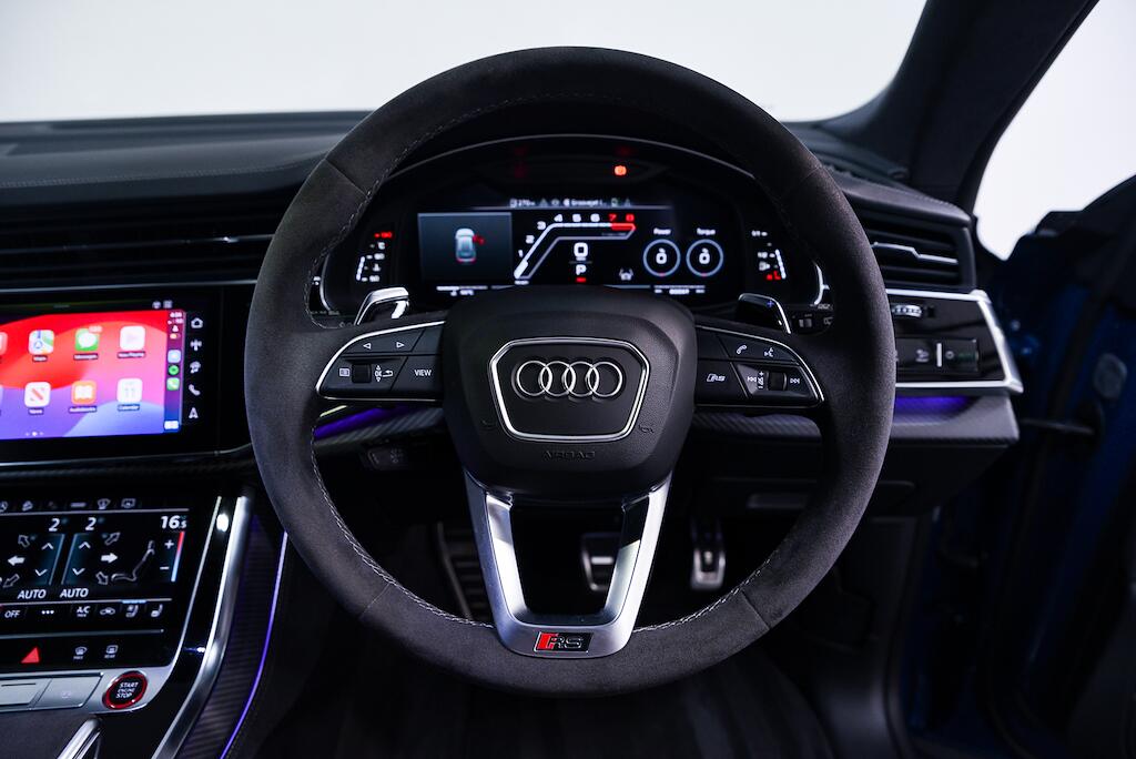 Audi RS Q8 view 32